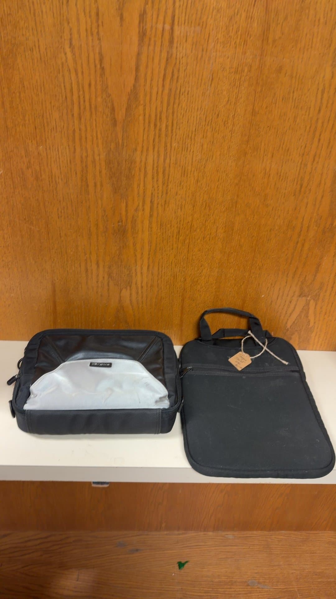 Targus Laptop Travel Case Bag - Image 1