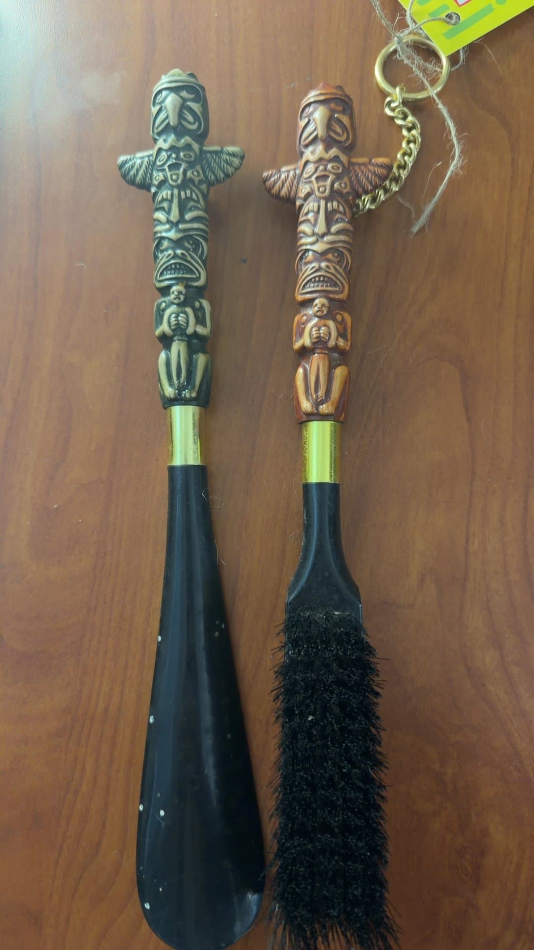 Vintage Totem Pole Shoe Horn and Clothes Brush Set - Image 1