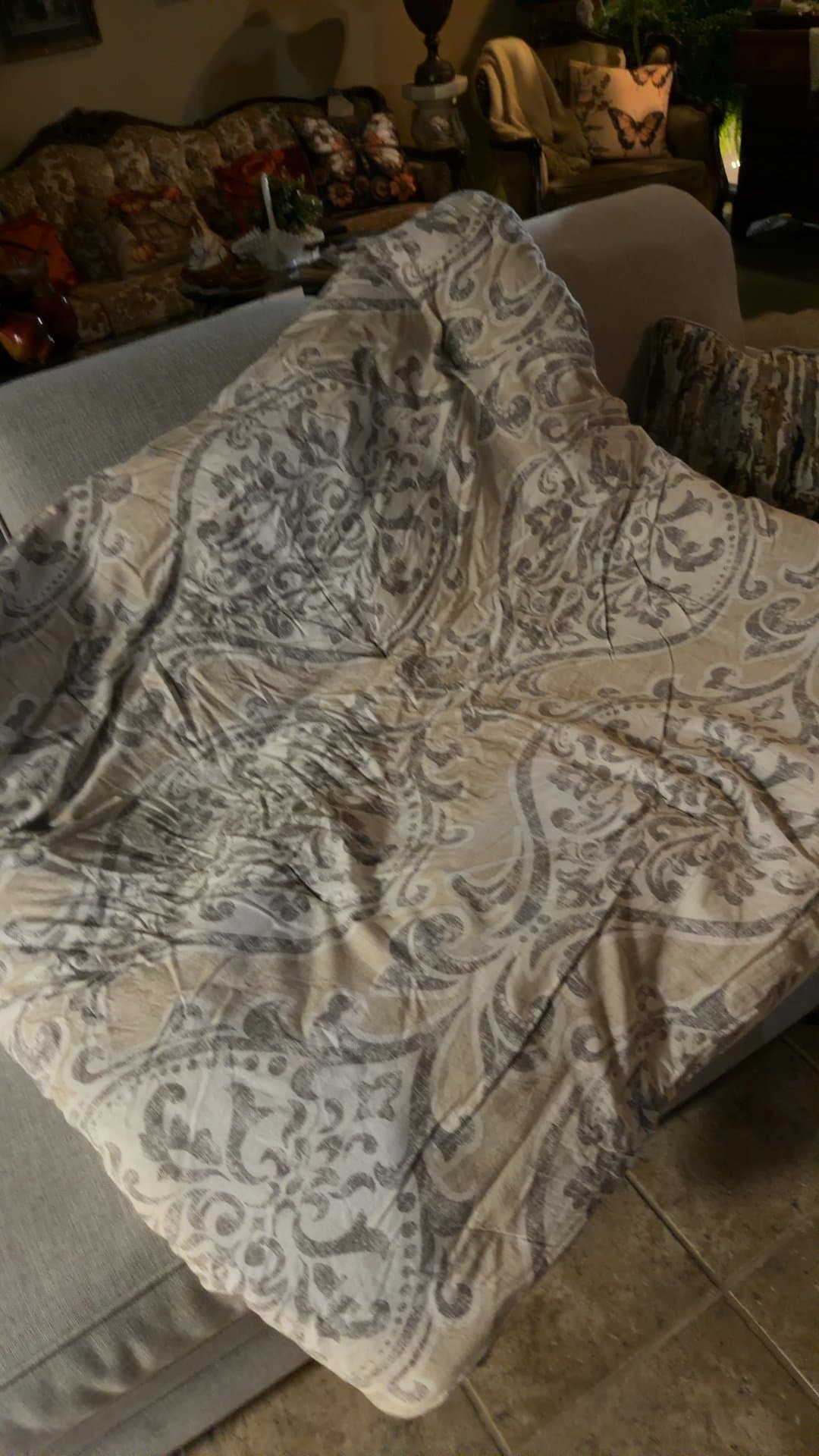 Paisley Patterned Reversible Comforter - Image 1