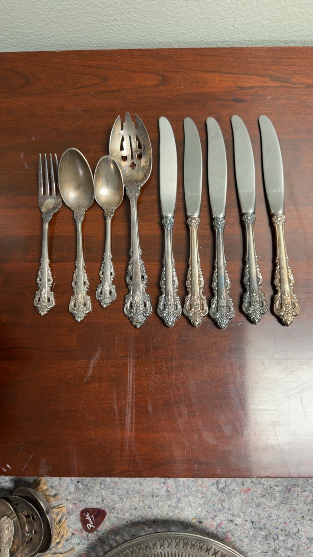 Wallace Silversmiths Silverware Set - Image 1