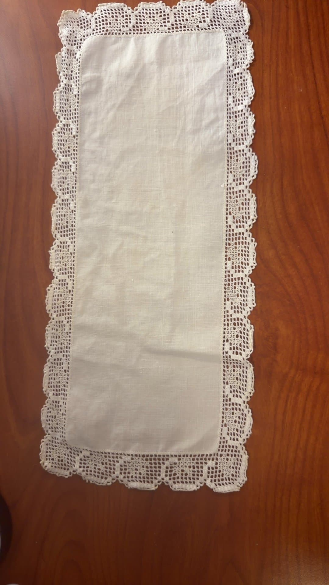 Lace-Trimmed Linen Placemat - Image 1