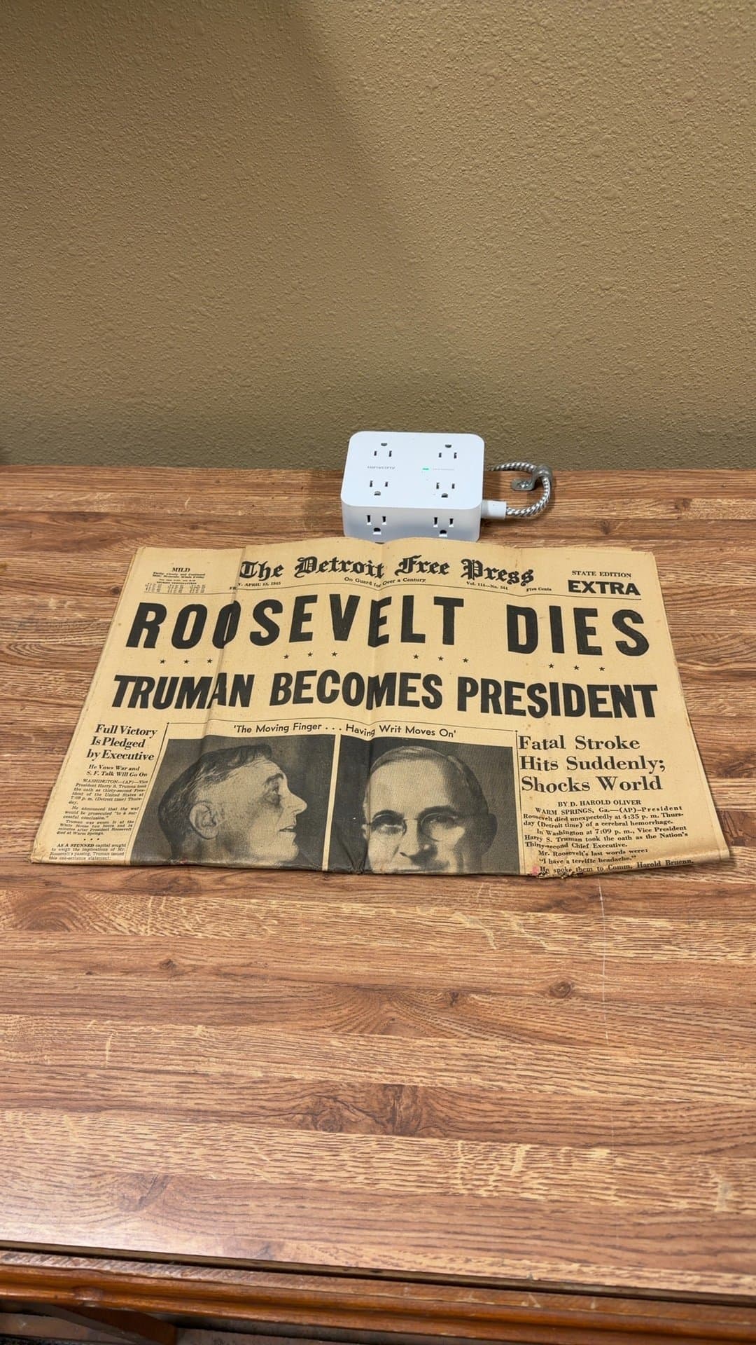 1945 Detroit Free Press Newspaper - Roosevelt Dies - Image 1