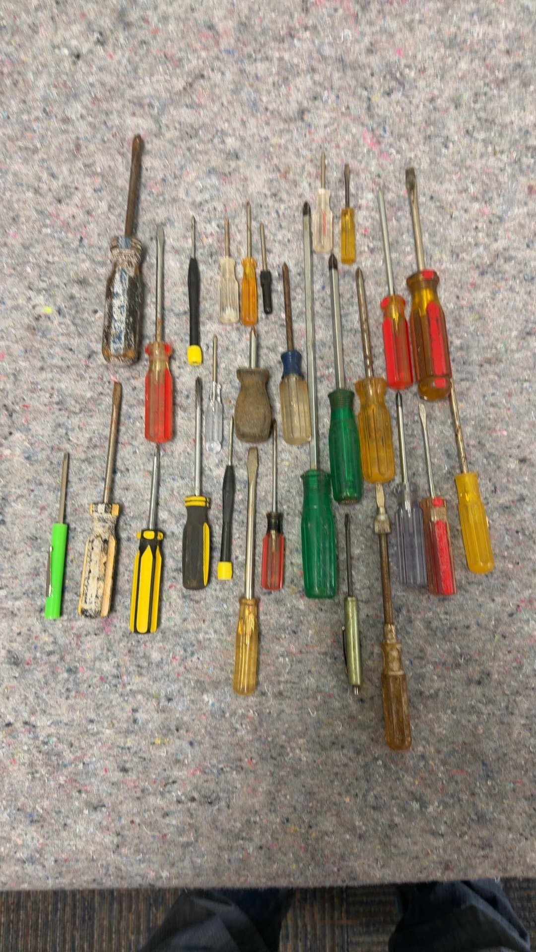 Assorted Screwdriver Set - Image 1