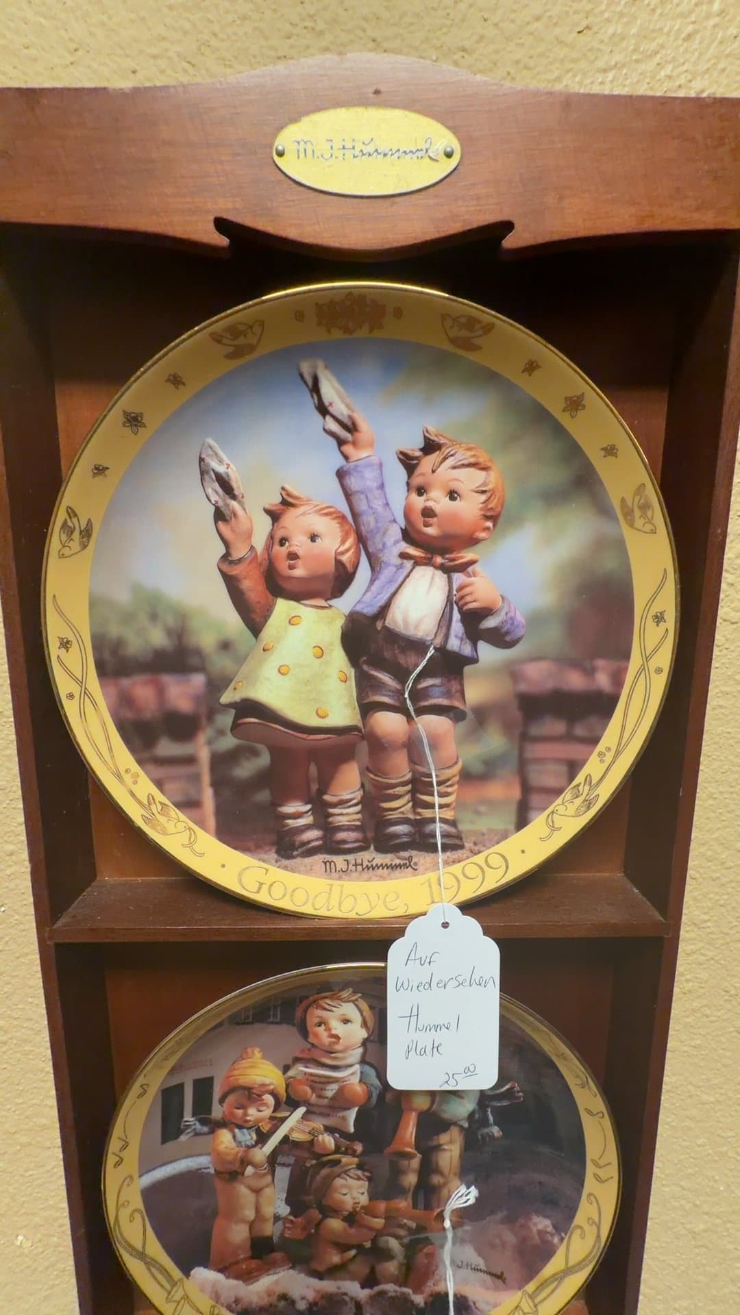 M.I. Hummel Millennium Plate Collection 'Auf Wiedersehen' - Image 1