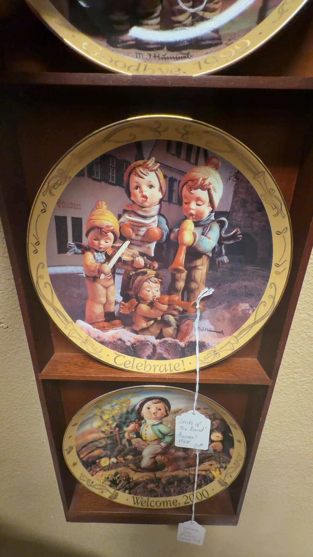 M.I. Hummel Millennium Plate Collection 'Strike Up The Band' - Image 1