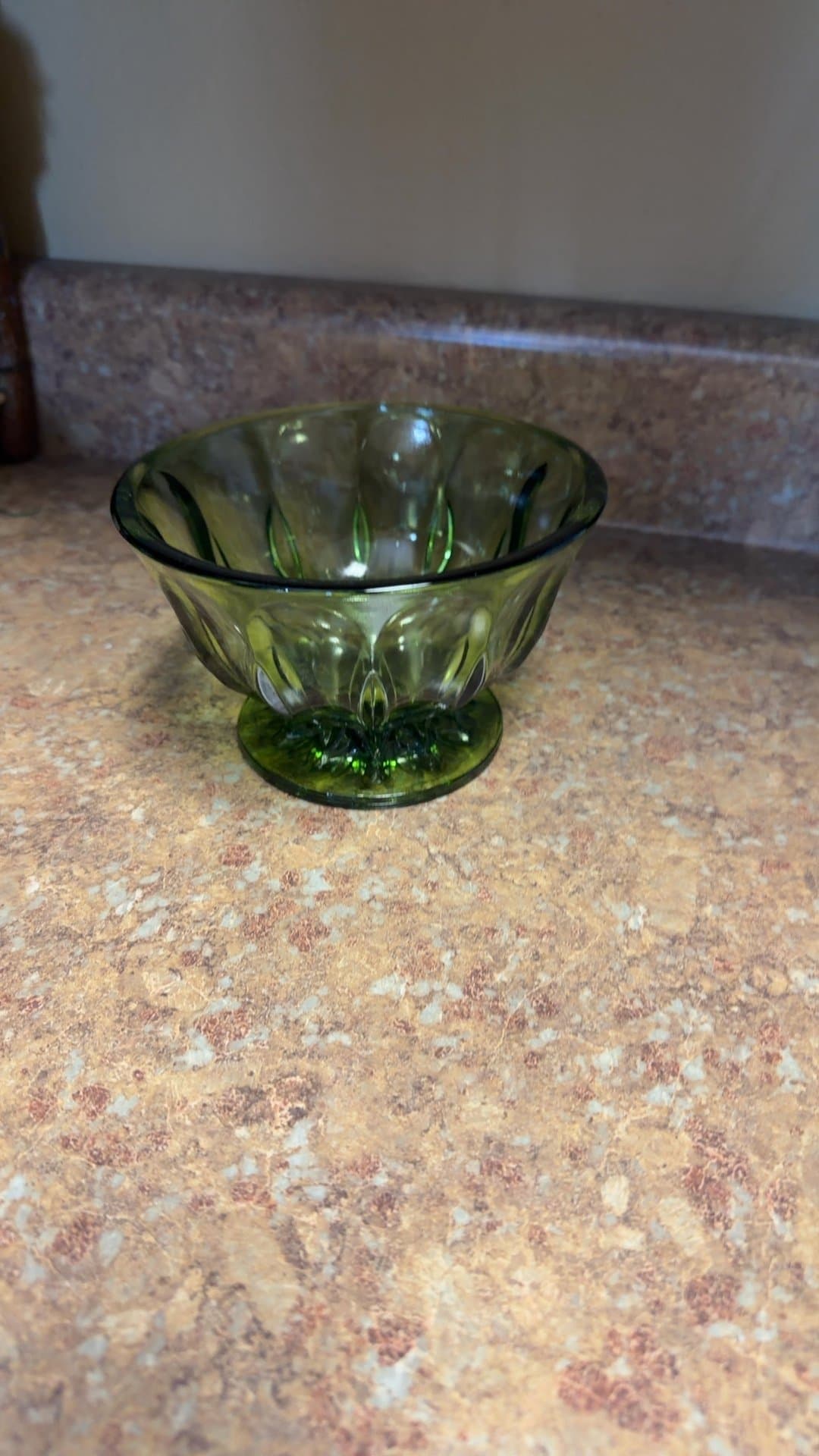 Anchor Hocking Emerald Green Fairfield" Bowl - Image 1
