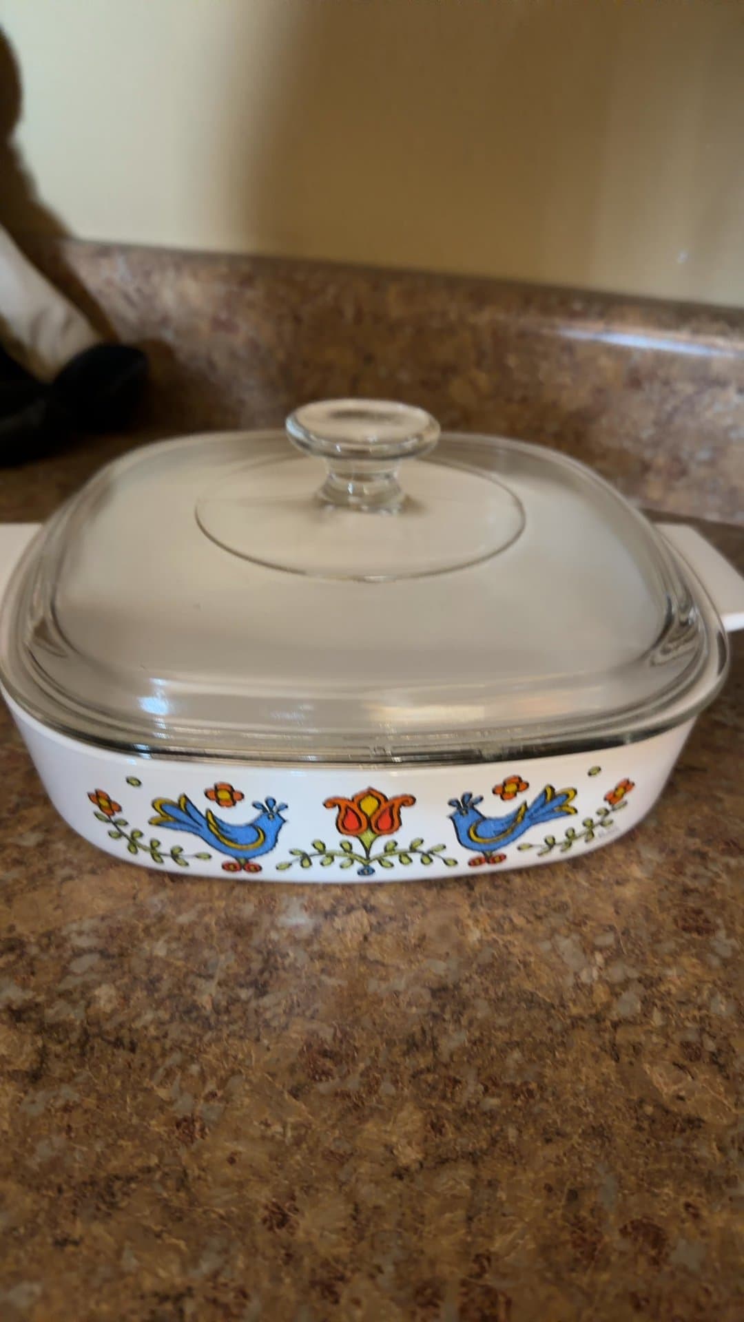 Corning Ware 1975 Casserole Dish with Lid - Image 1