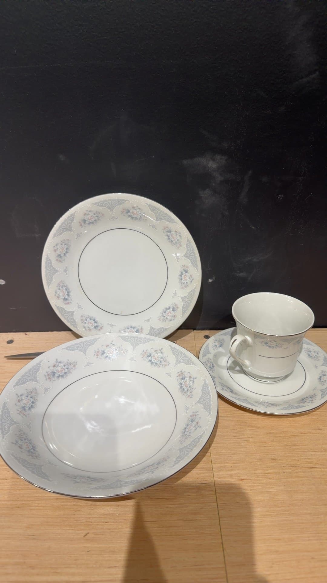 Lynns Fine China Floral Place 4 bowls, 4 teacups, 4 saucers, 4 dessert plates - Image 1
