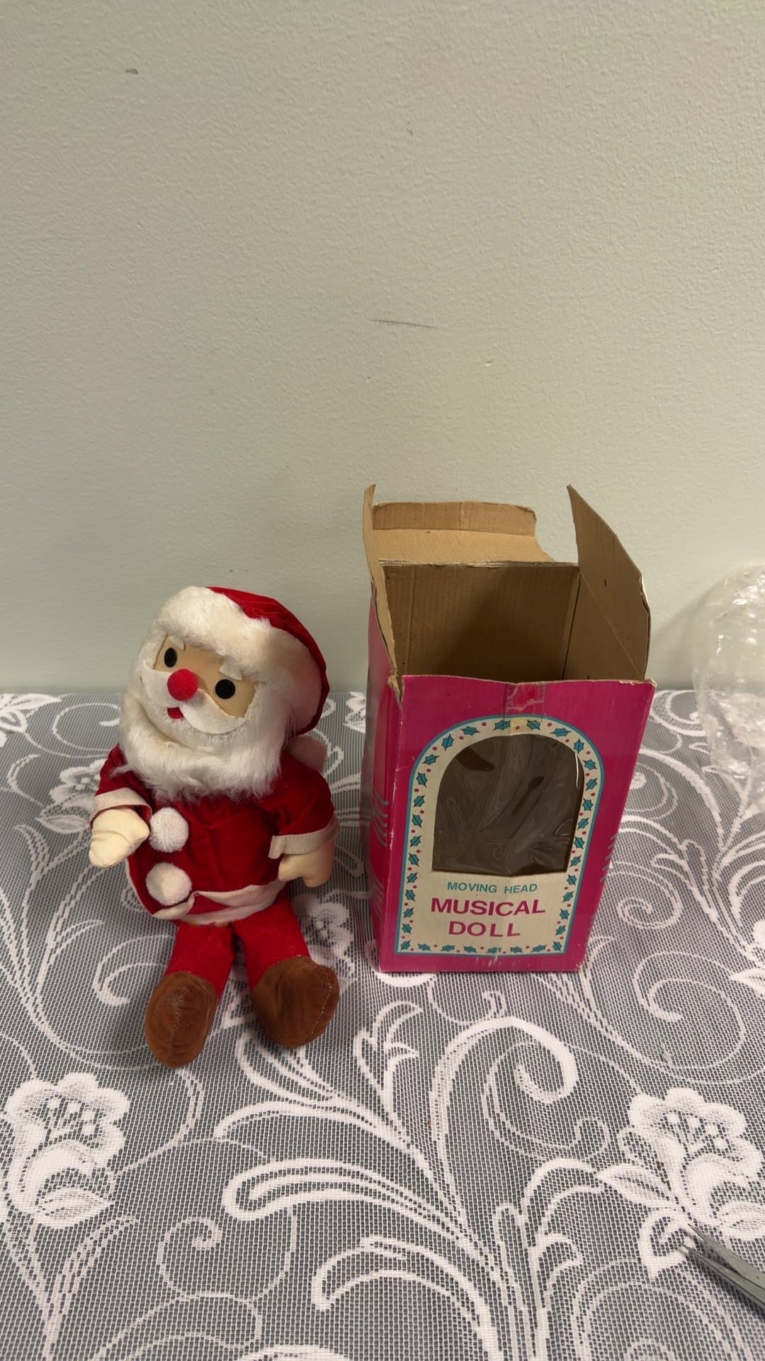 Vintage Wind-Up Moving Head Musical Santa Claus Doll with Original Box - Image 1