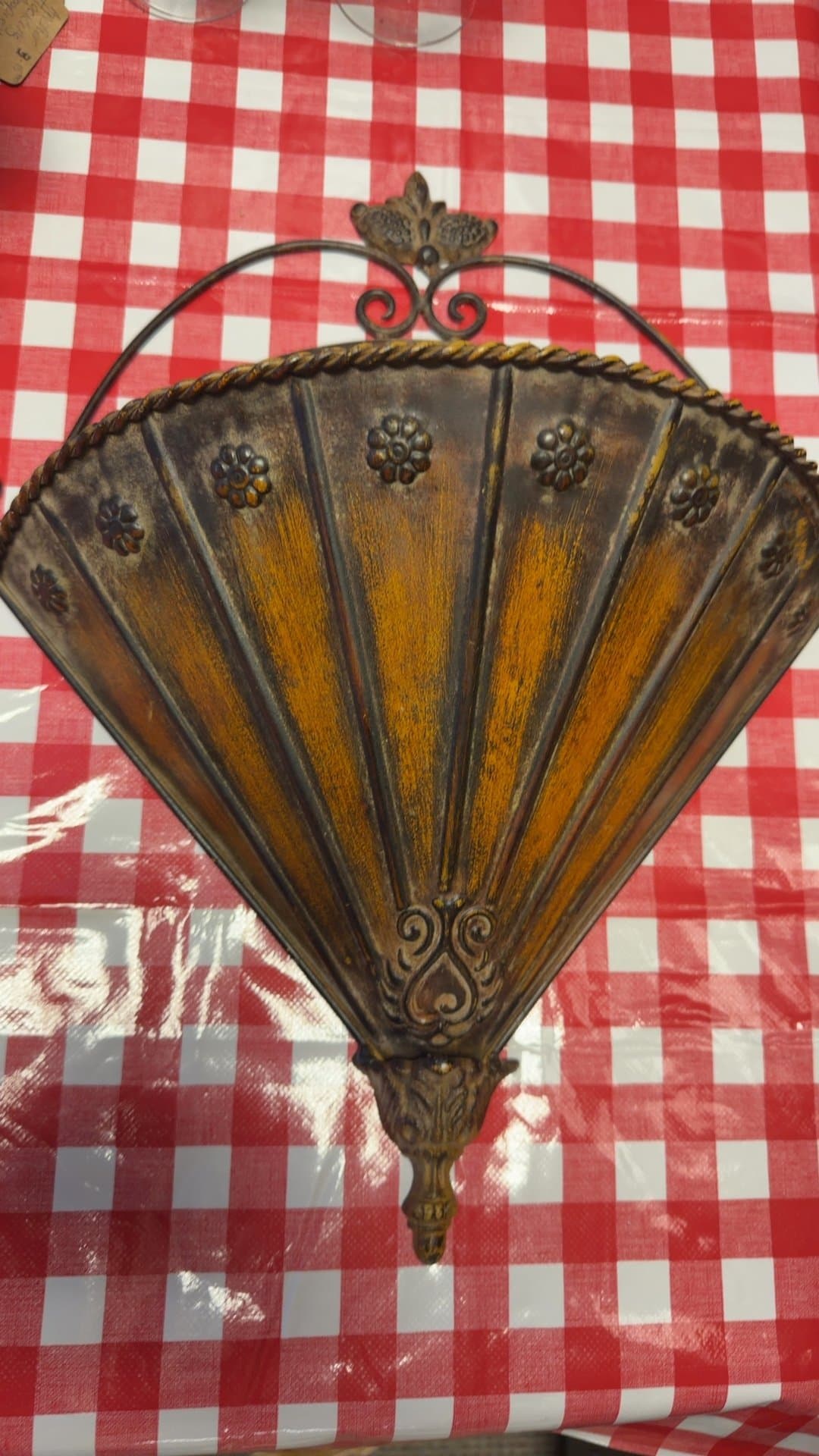Vintage Wall-Mounted Metal Fan Sconce - Image 1