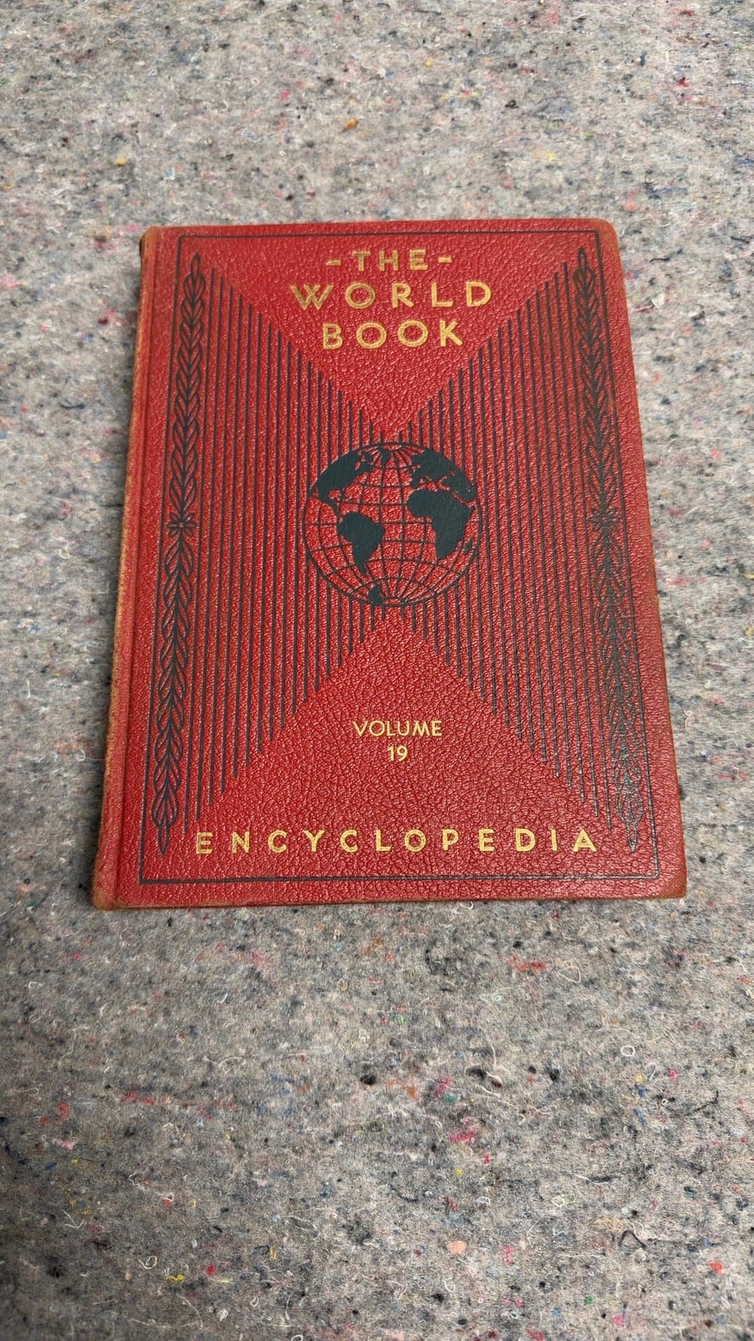 The World Book Encyclopedia Volume 19 (1942) - Image 1