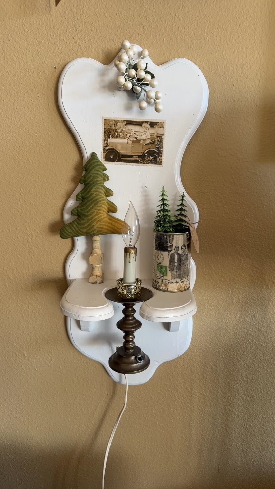Vintage-Inspired Wall Sconce with Decorative Elements - Image 1