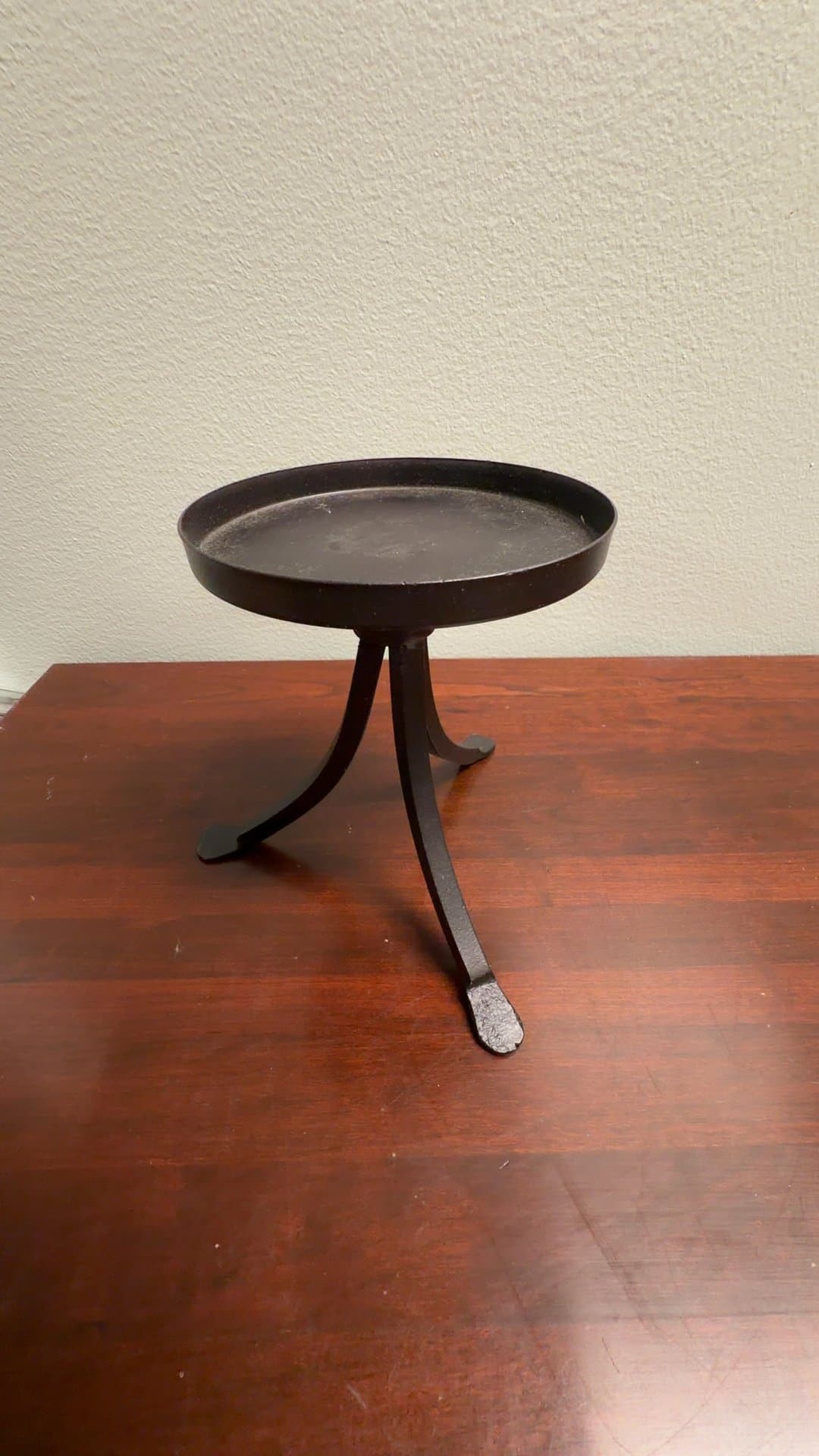 Round Metal candle holder - Image 1