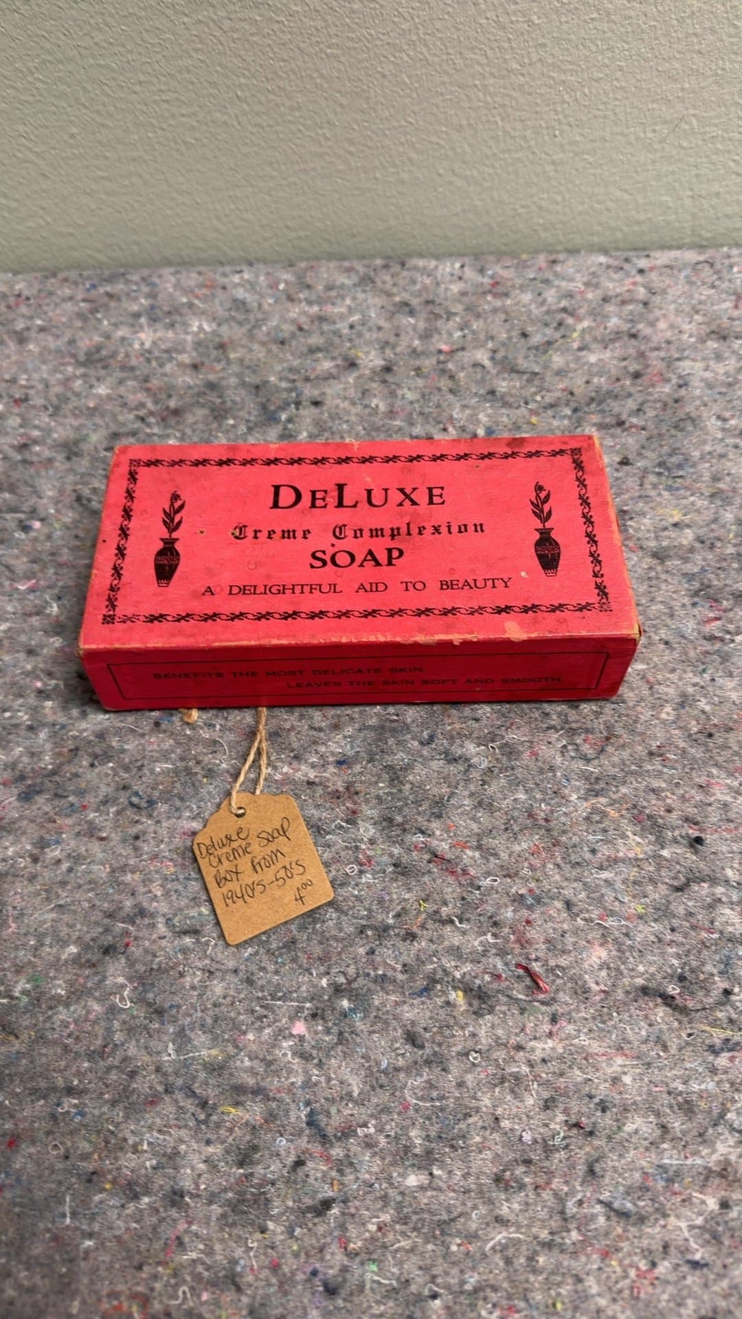 DeLuxe Creme Complexion Soap Box - Image 1