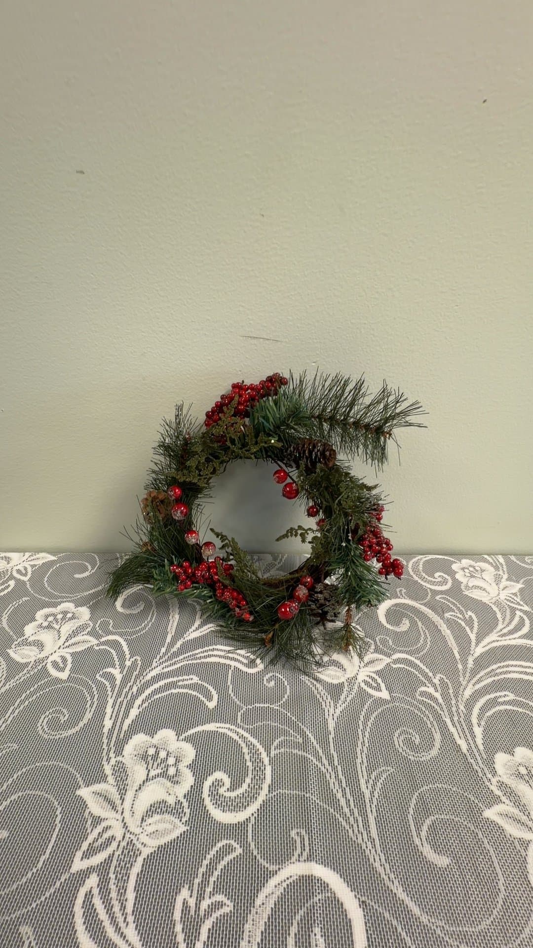 Miniature Artificial Christmas Wreath with Red Berries and Pinecones - Image 1