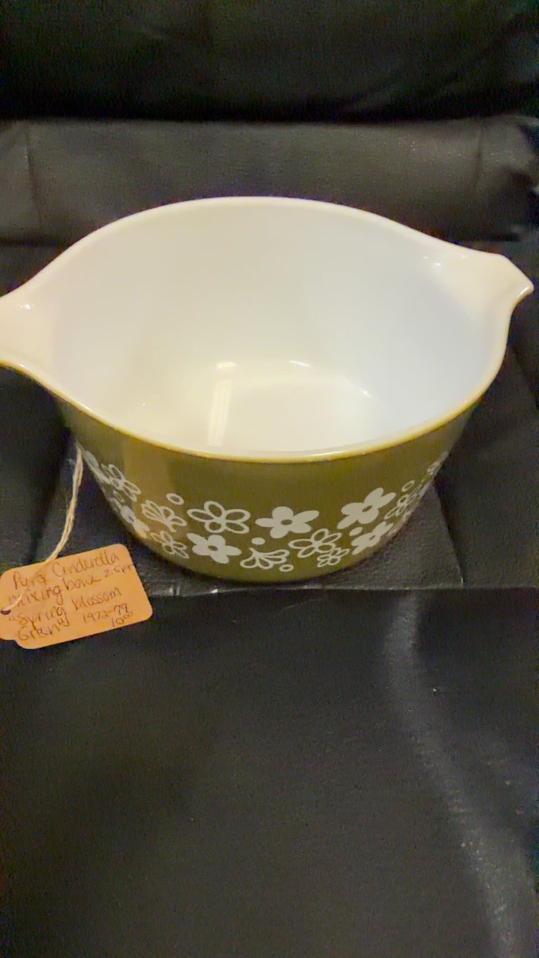 Pyrex Cinderella Mixing Bowl 'Spring Blossom' 2.5 Qt - Image 1