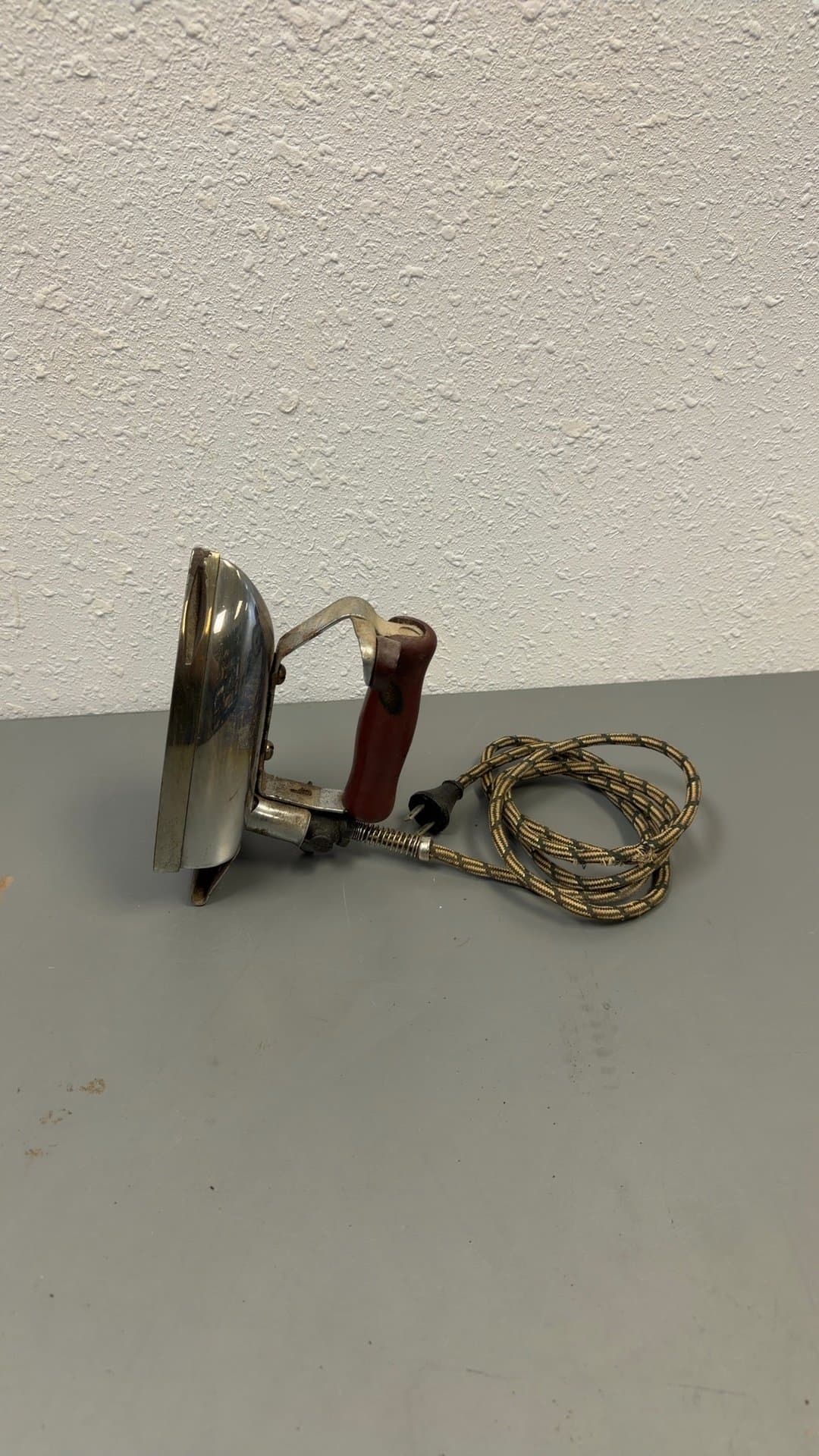 Vintage General Electric Hotpoint Calrod Super Model R Electric Iron - Image 1