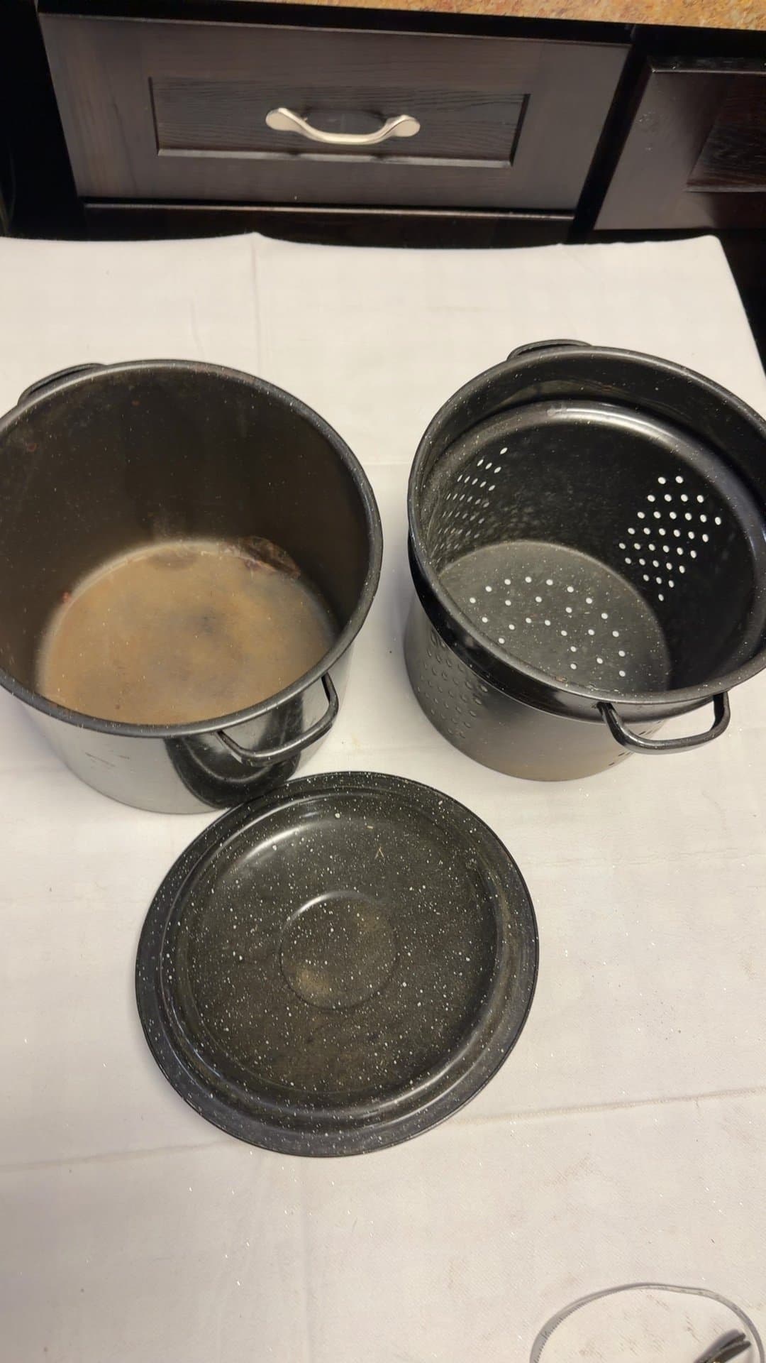 Black Graniteware Enamelware Steamer Seafood Stock Pot with Colander Insert - Image 1