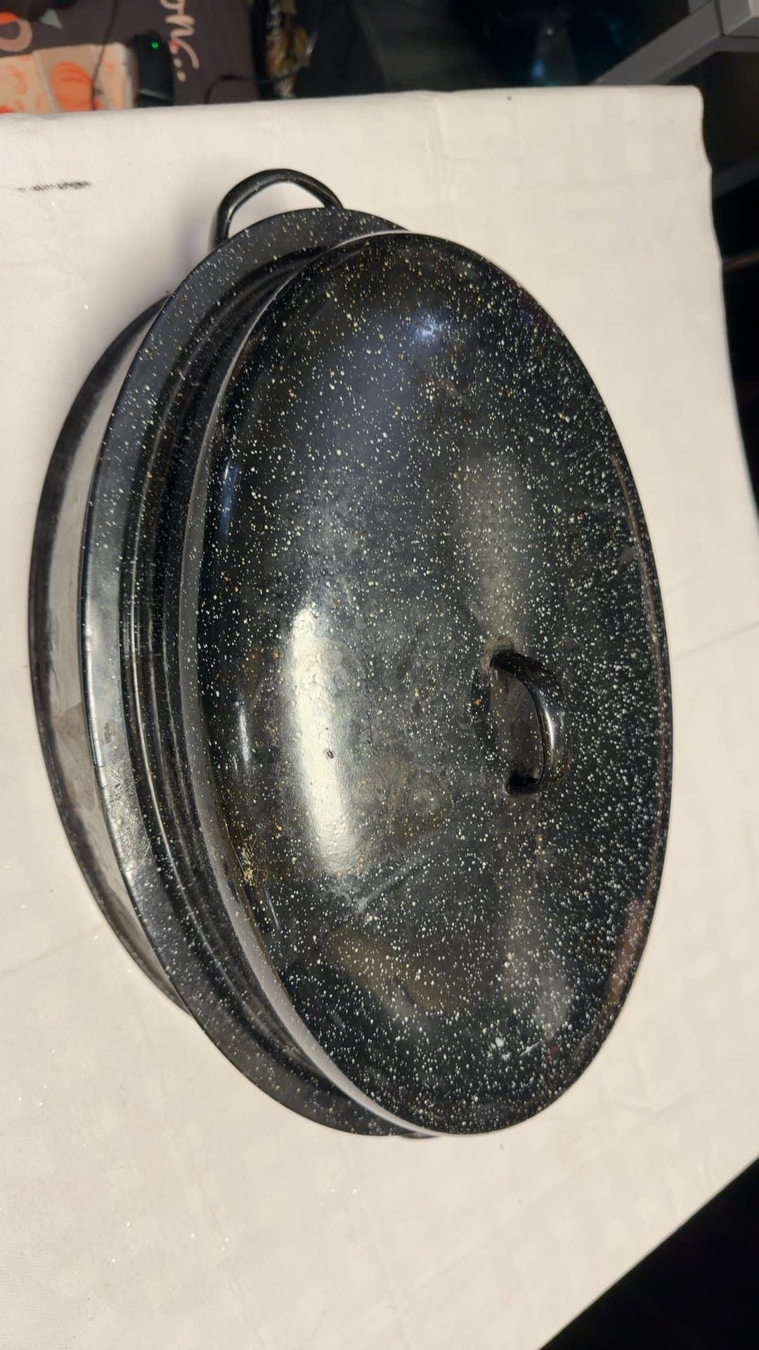 Vintage Graniteware Enamelware Oval Roasting Pan with Lid - Image 1