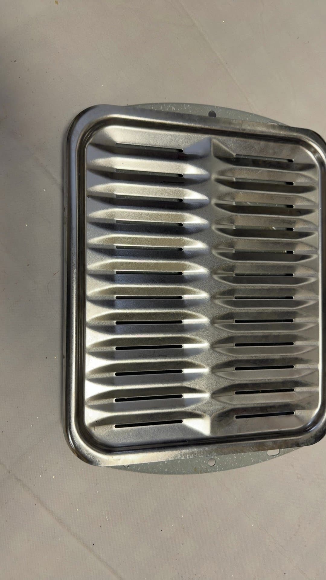 Porcelain Enamel Broiler Pan Set with Slotted Rack Top - Image 1
