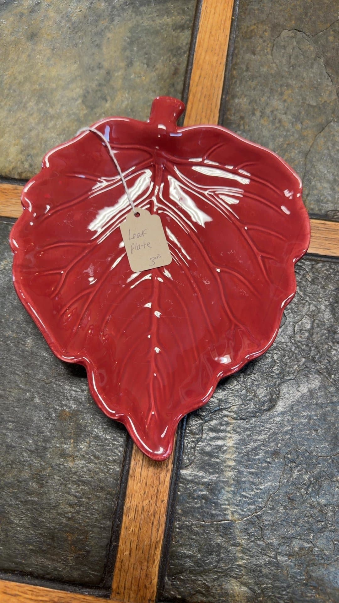 Red Leaf-Shaped Ceramic Plate - Image 1