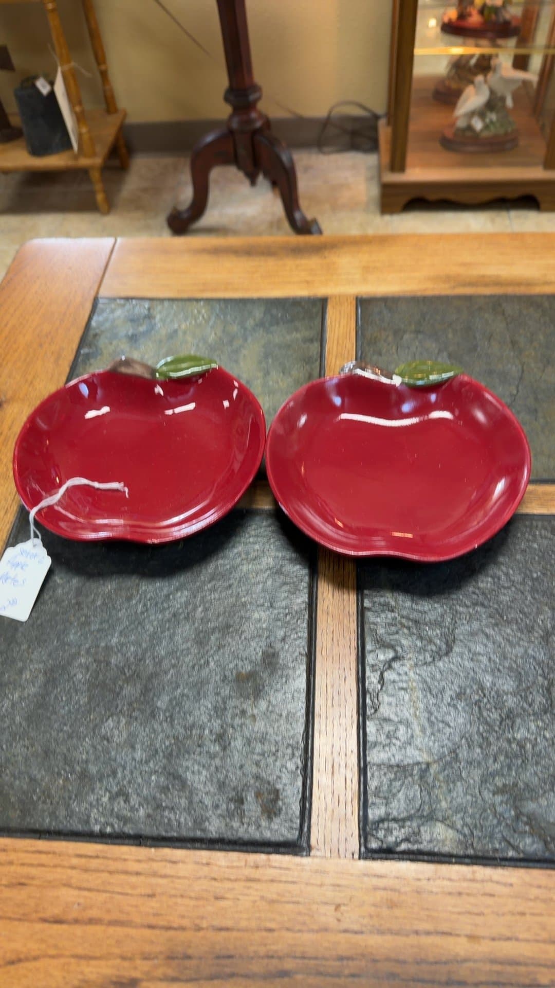 Set of 2 Apple Shaped Plates - Image 1