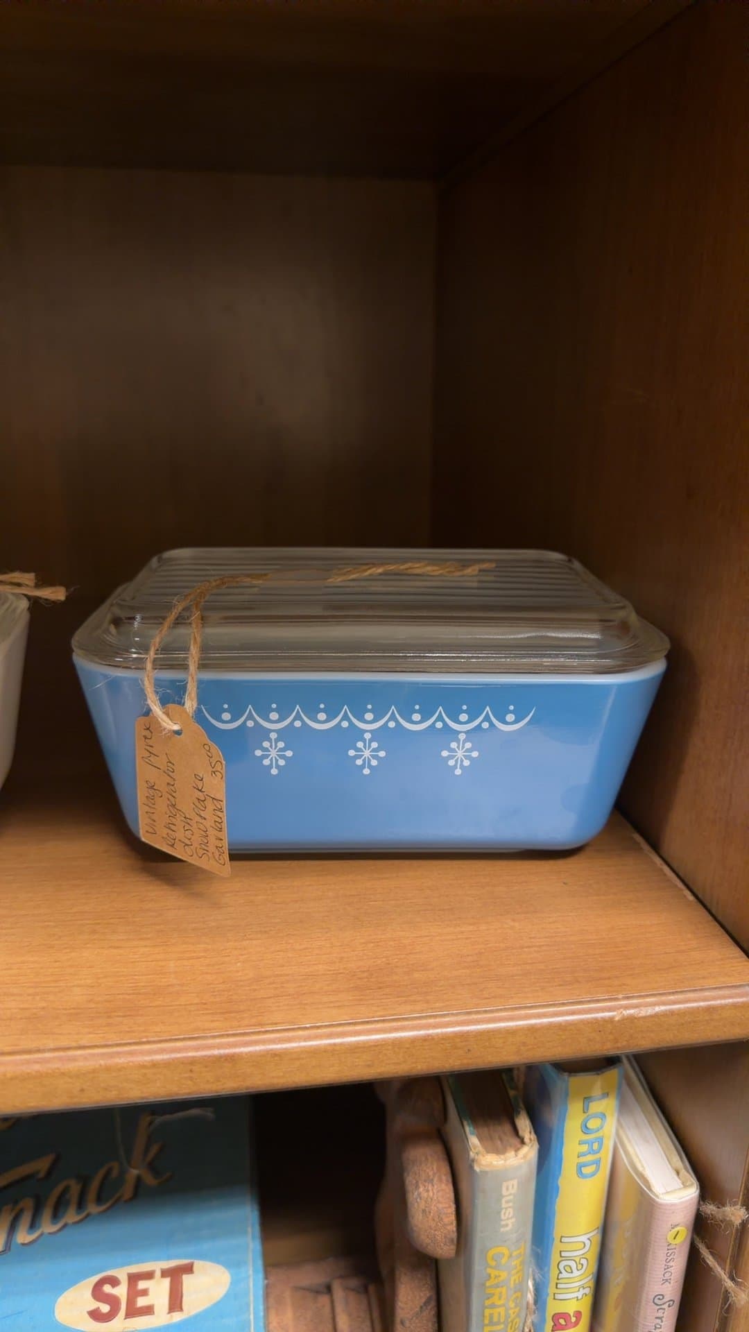 Vintage Pyrex Refrigerator Dish Snowflake Garland - Image 1