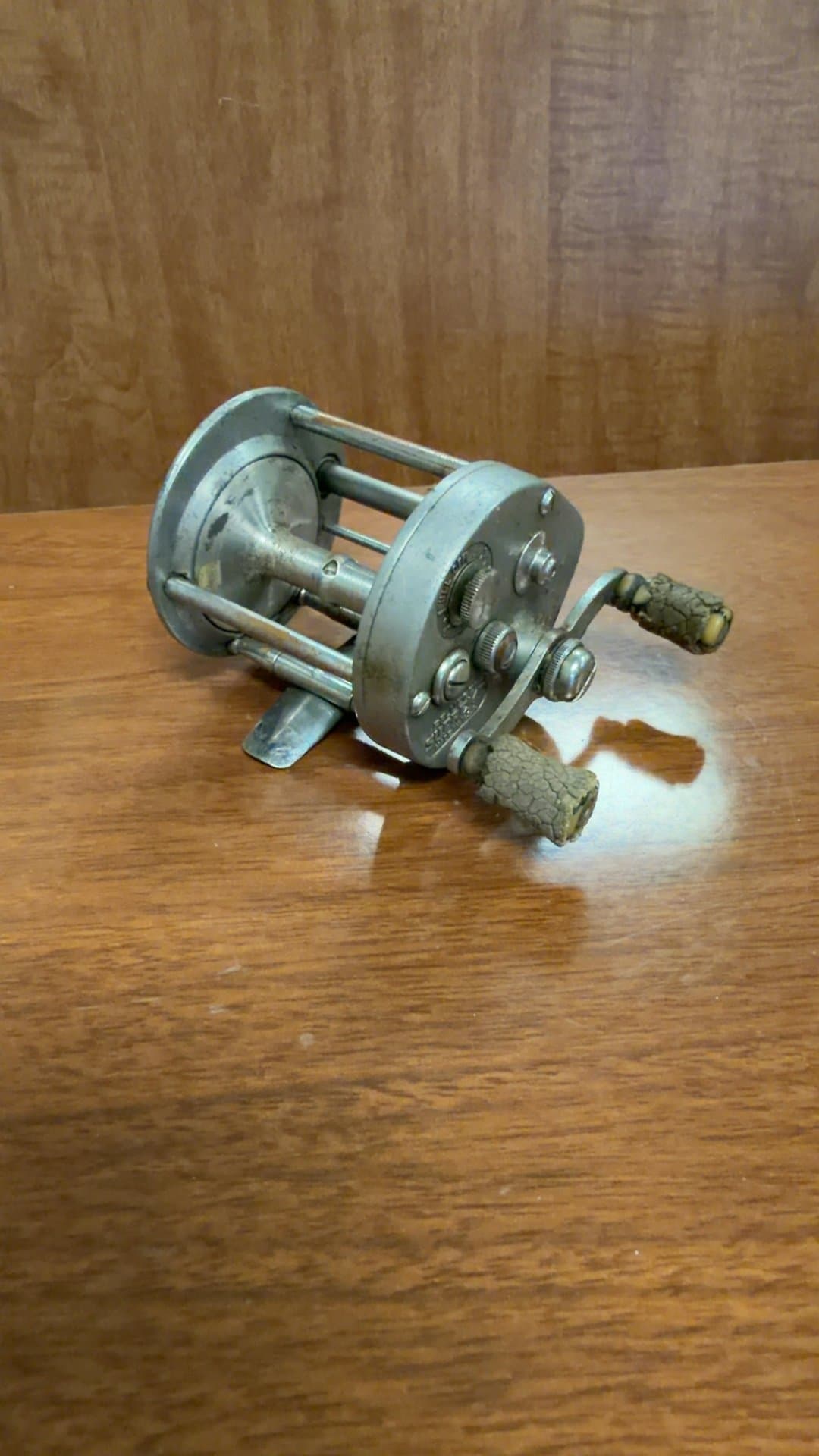 Vintage Pflueger Supreme Fishing Reel - Image 1