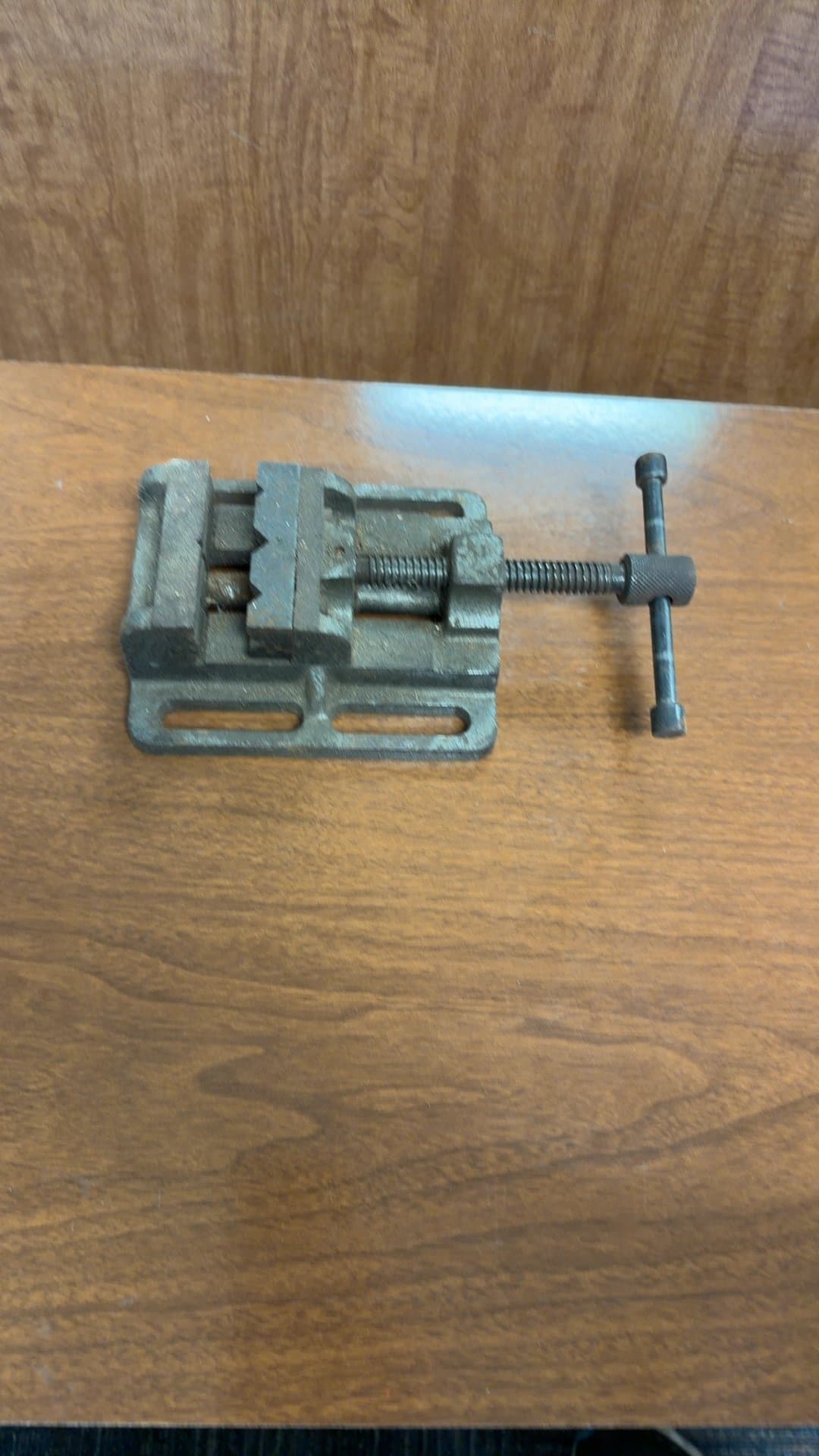 Vintage Metal Bench Vise - Image 1