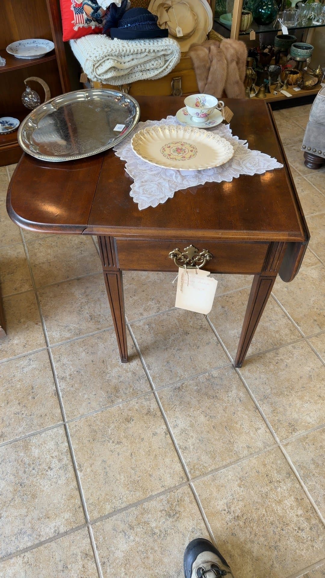 Antique Federal Style Mahogany Pembroke Table - Image 1