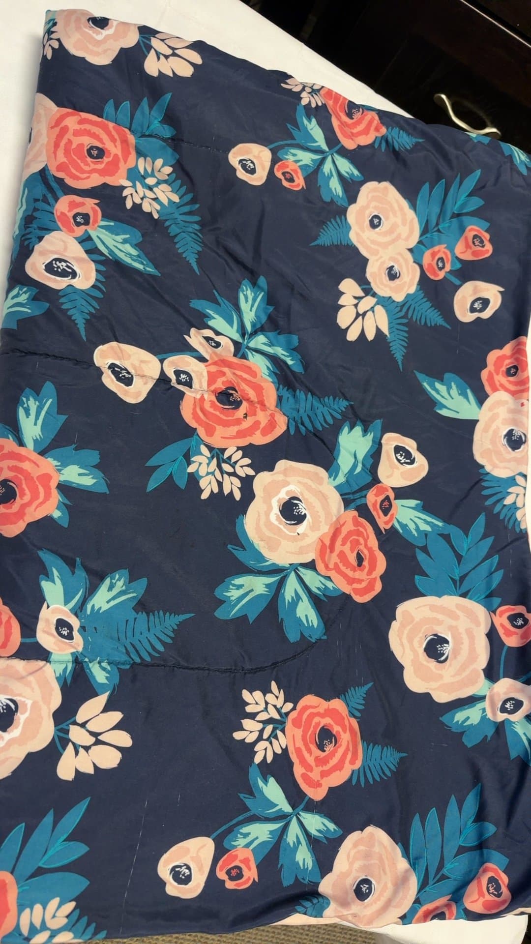 Floral Patterned Twin comforter - Image 1
