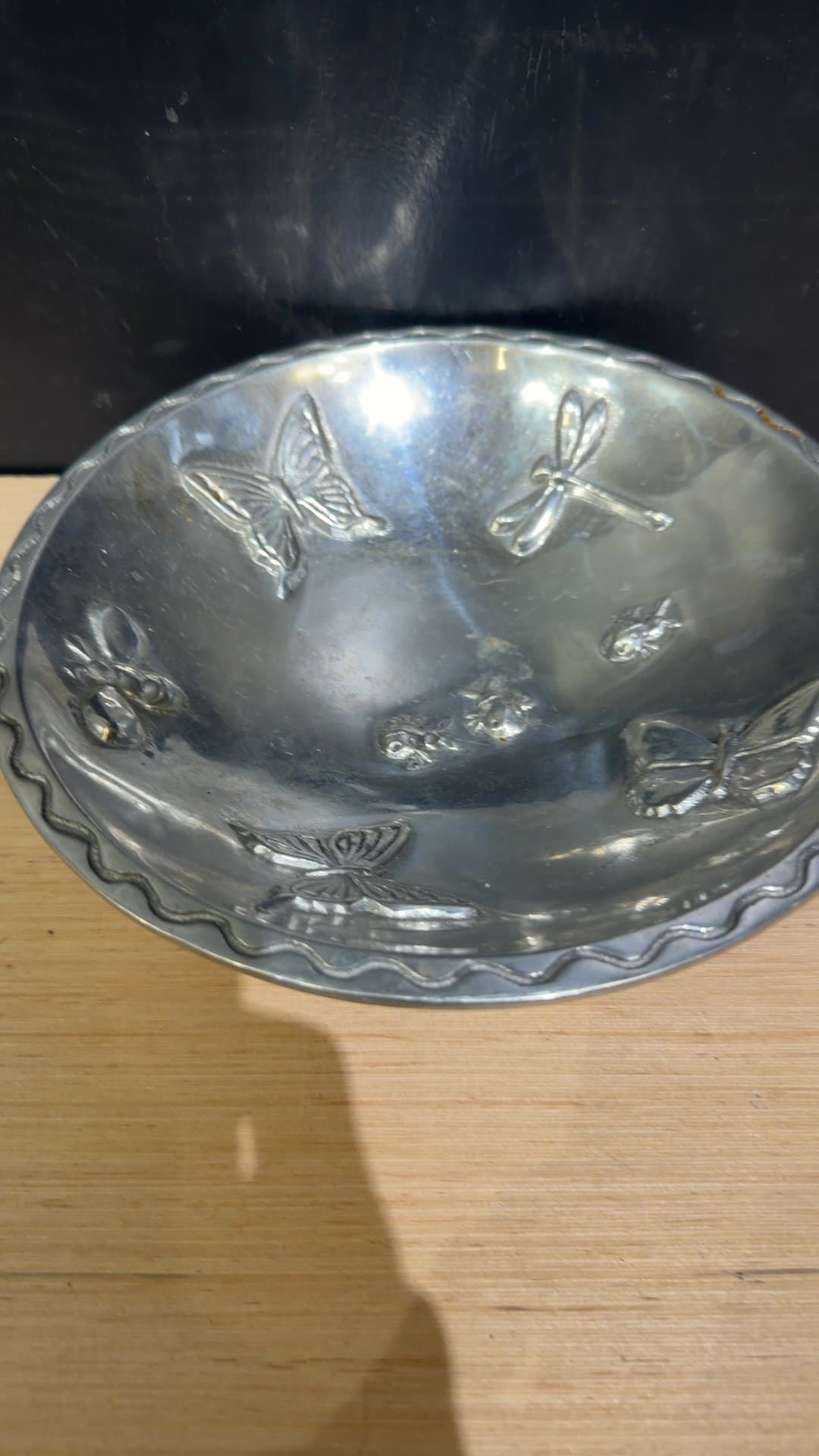 Vintage 1995 Mariposa Brillante Aluminum Insect Motif Bowl - Image 1