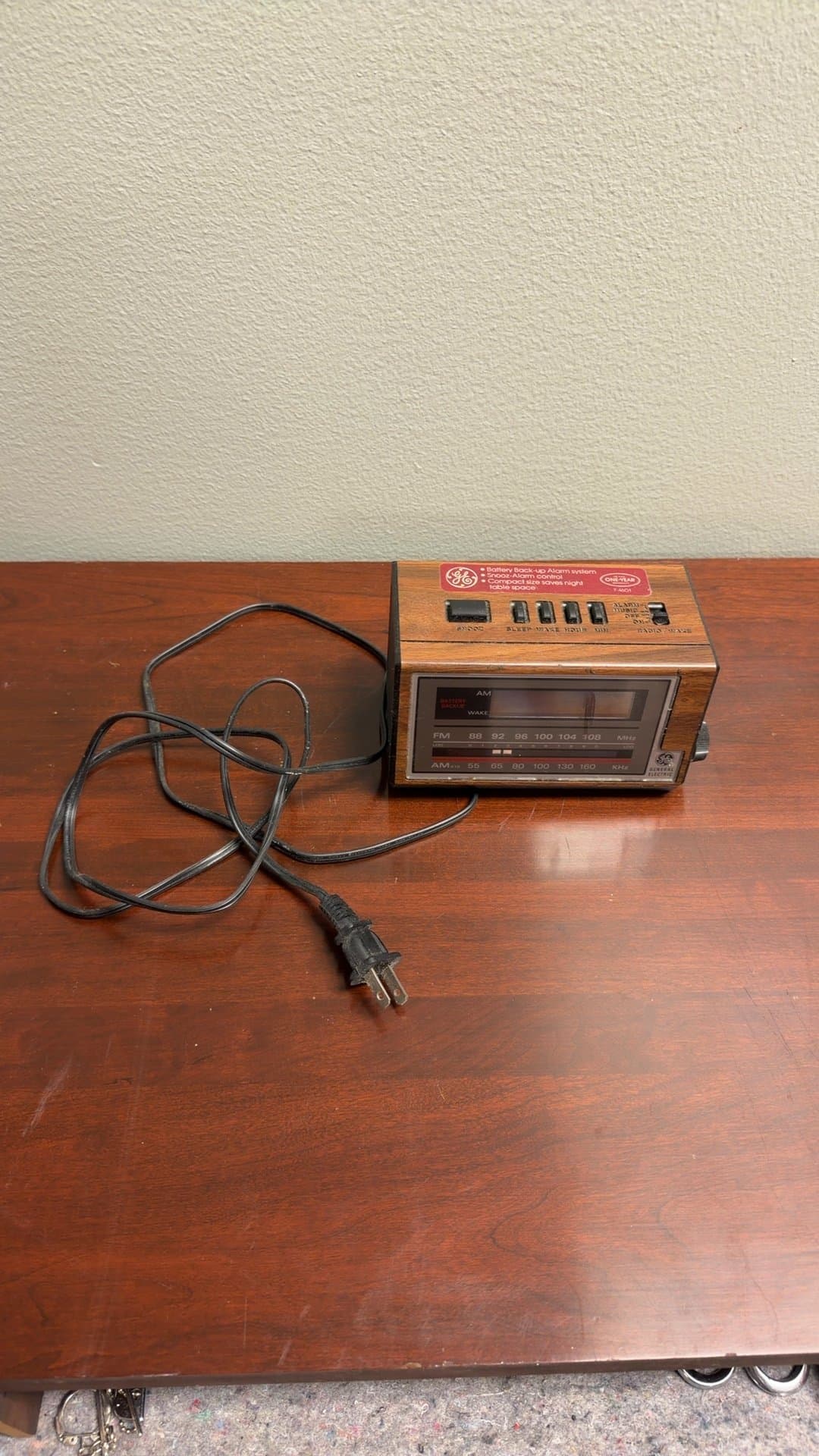 Vintage GE AM/FM Clock Radio - Image 1