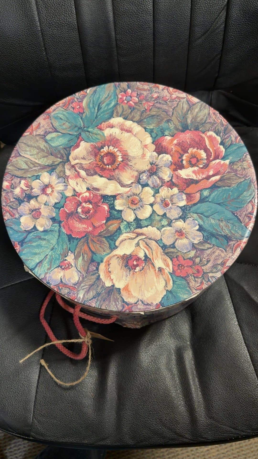 Floral Design Hat Box - Image 1