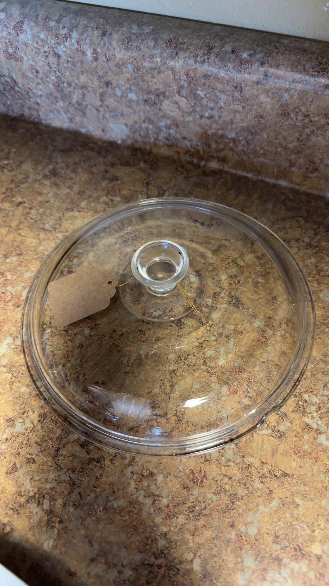 Pyrex lid -chipped on rim - Image 1
