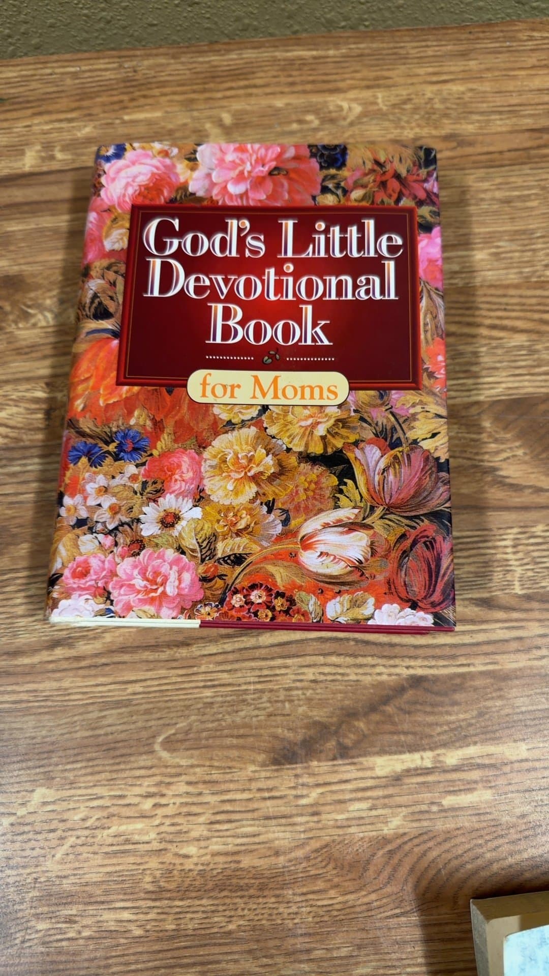 God's Little Devotional Book for Moms - Image 1
