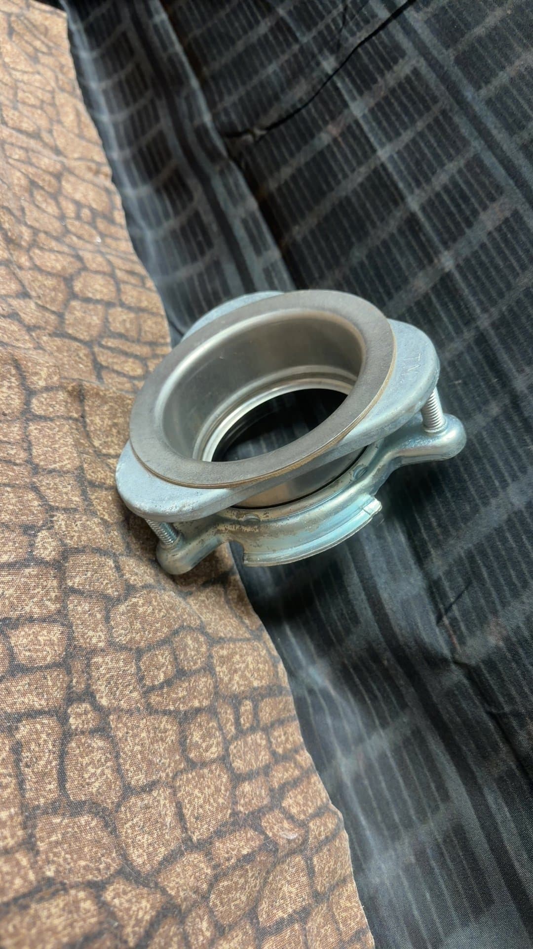 Metal Pipe Clamp Coupling - Image 1