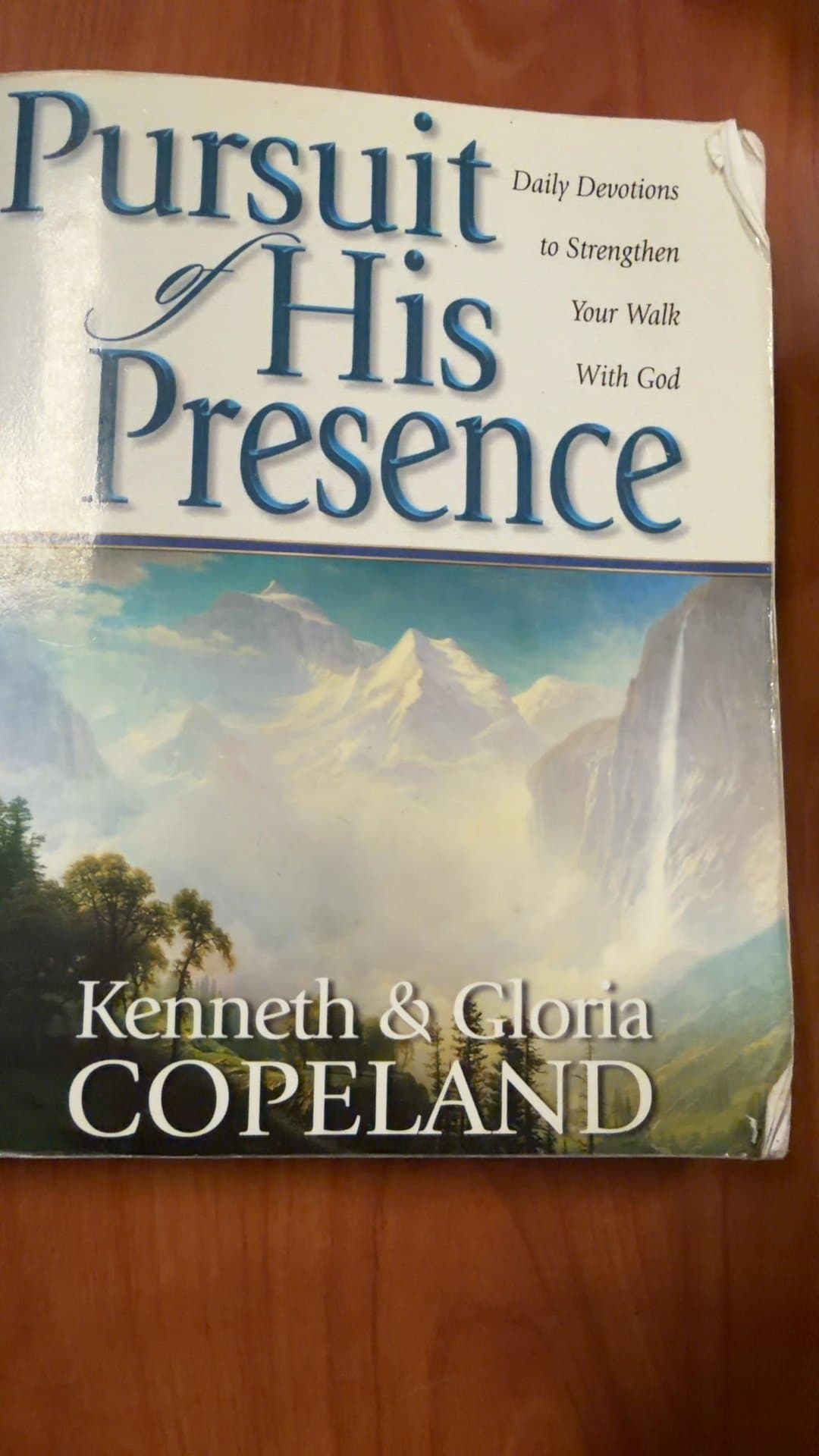 Pursuit of His Presence: Daily Devotions to Strengthen Your Walk With God - Image 1