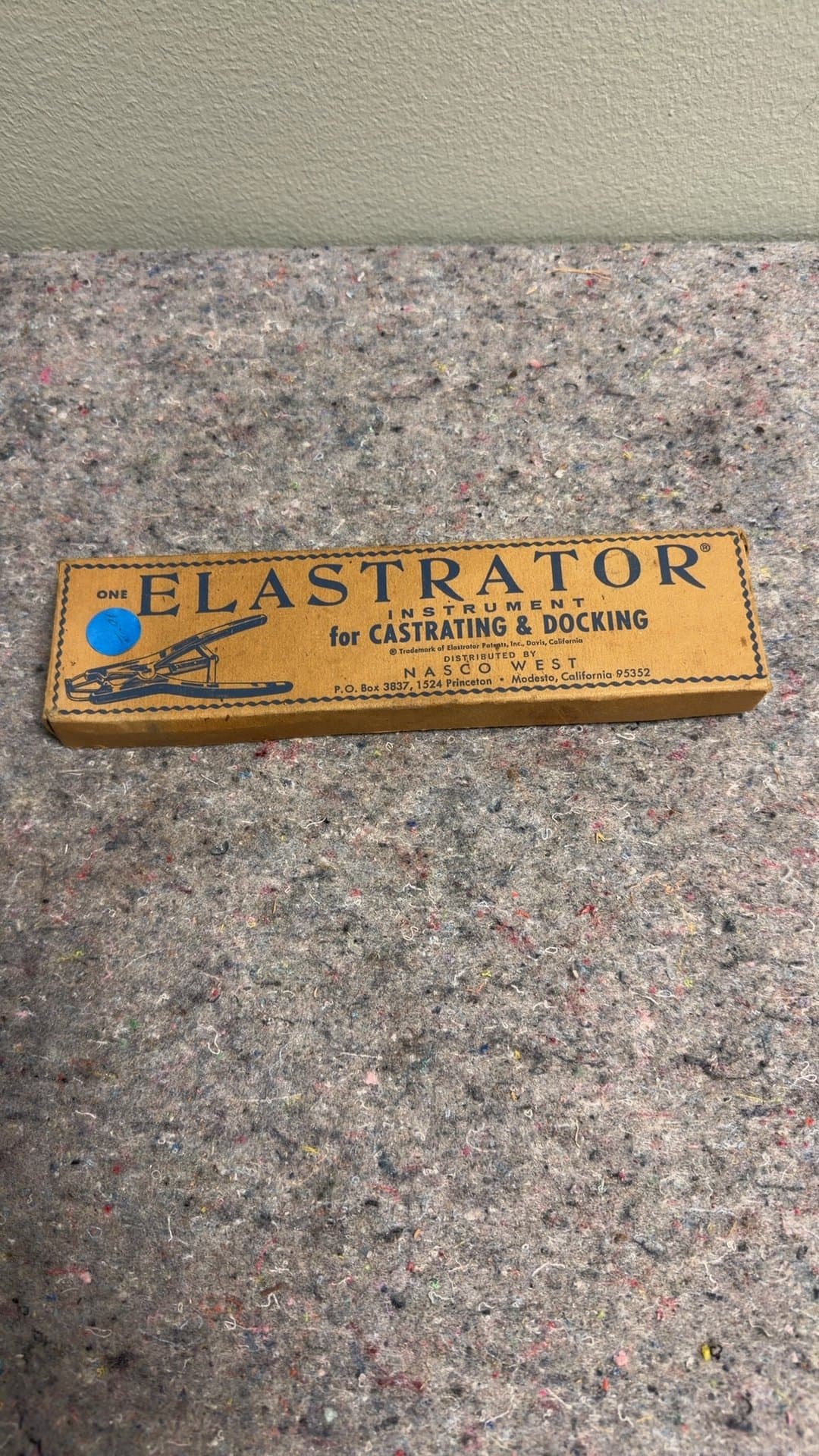 Elastrator Instrument for Castrating & Docking - Image 1