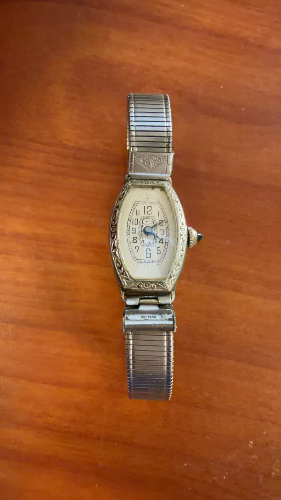 Vintage Ladies' Analog Wristwatch - Image 1