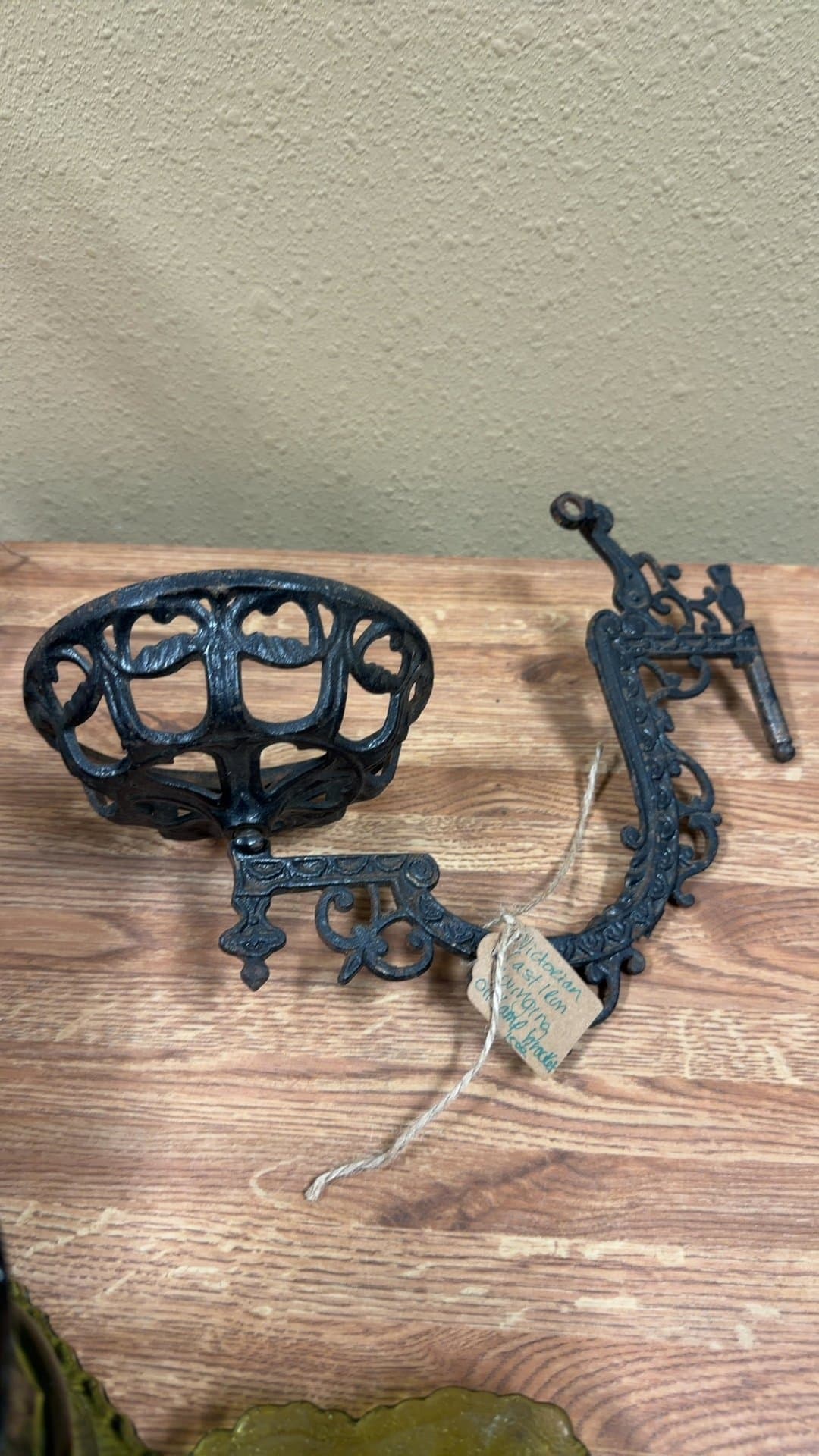 Cast iron swivel oil lamp holder - Image 1