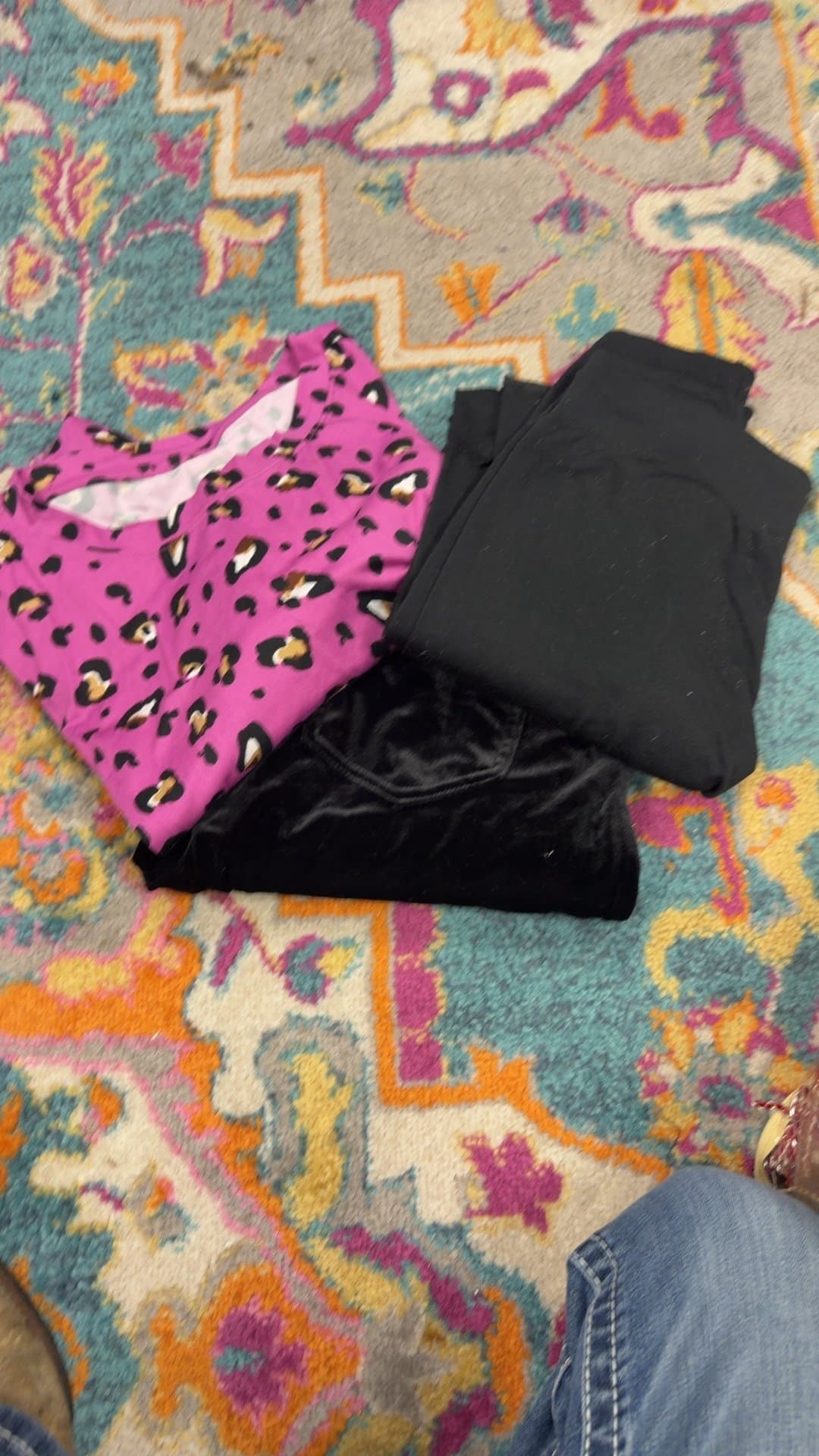 L-XL Leopard Top & 2 Pairs Leggings, Gold Medal - Image 1