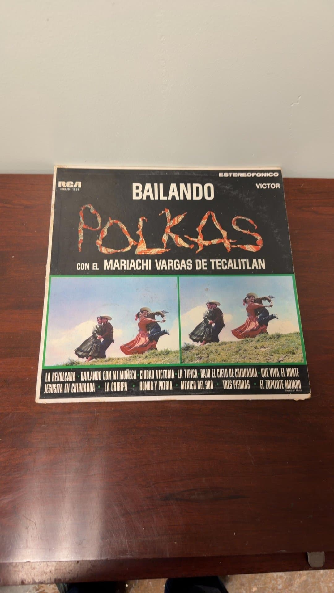 Bailando Polkas Vinyl Record by Mariachi Vargas de Tecalitlán - Image 1