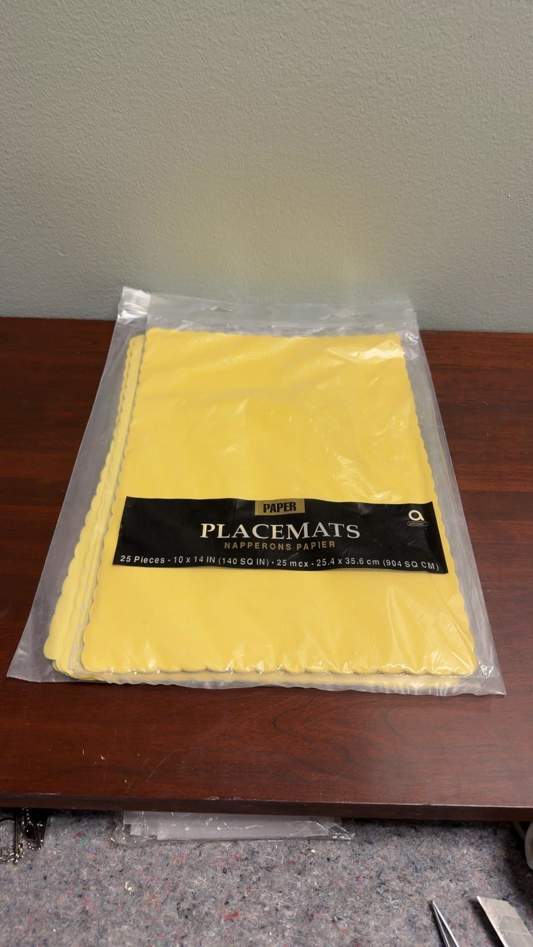 Yellow Paper Placemats (25 Pieces) - Image 1