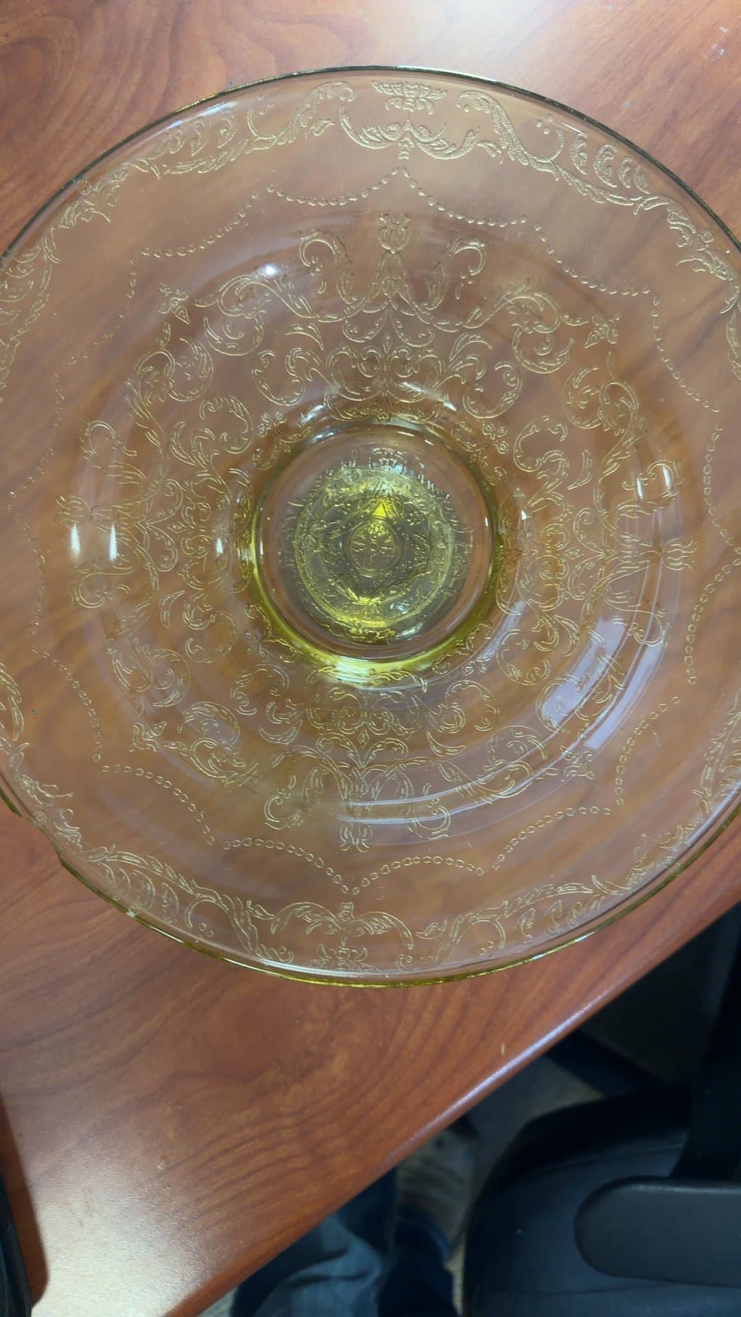 Vintage Yellow Depression Glass Footed Bowl in Cameo Pattern - Image 1