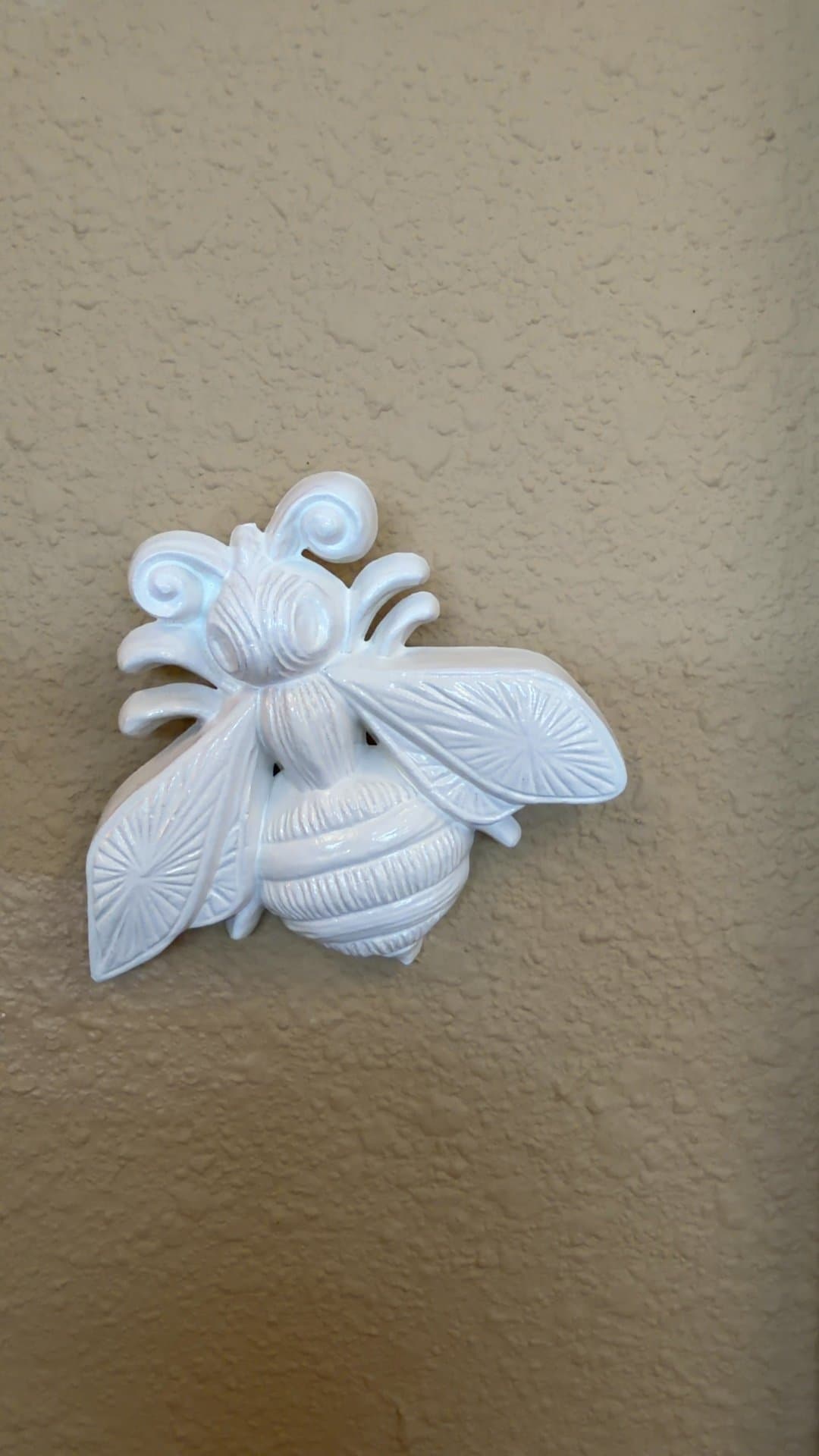 White Ceramic Bee Wall Decor - Image 1