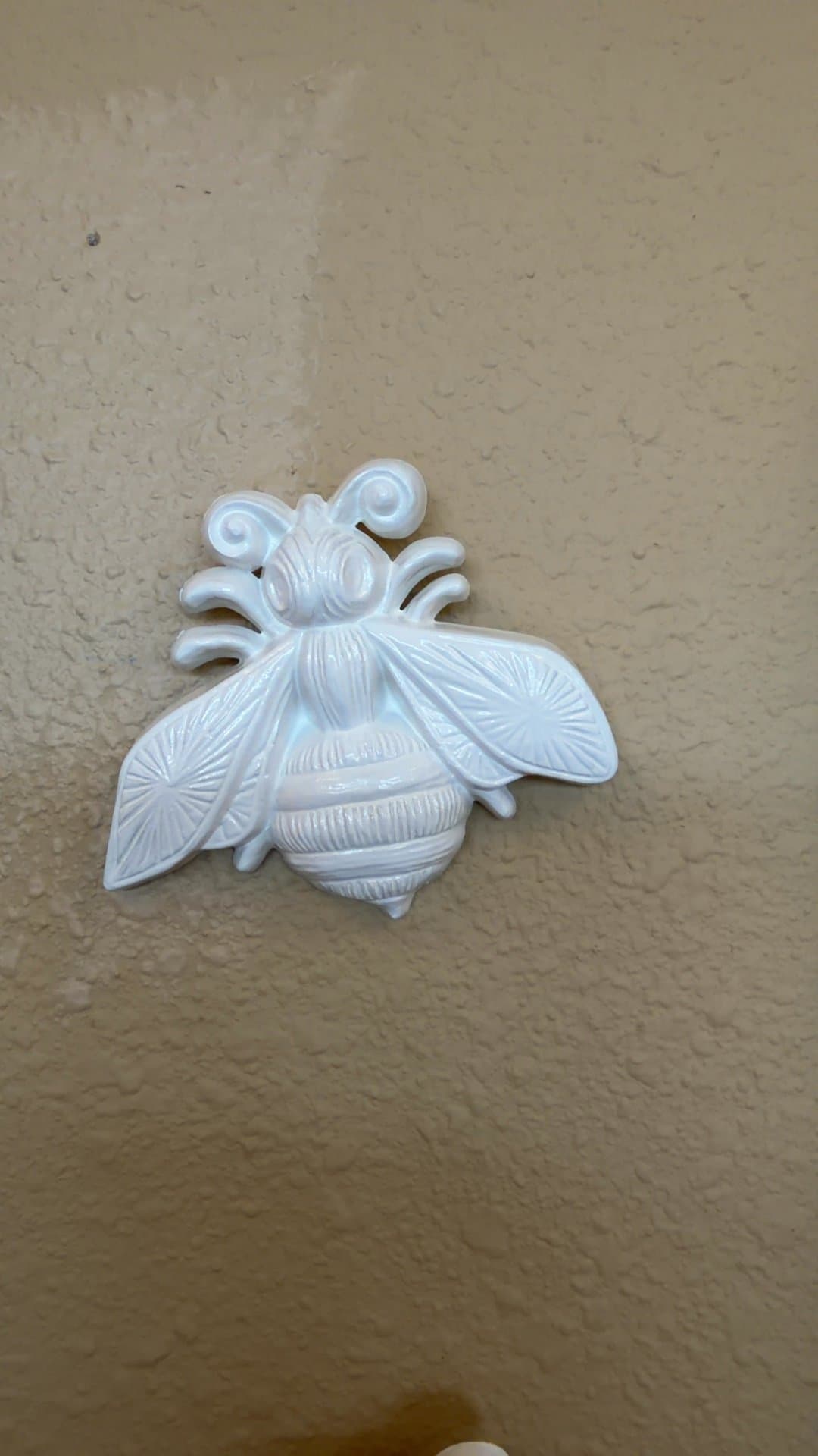 White Ceramic Bee Wall Decor - Image 1