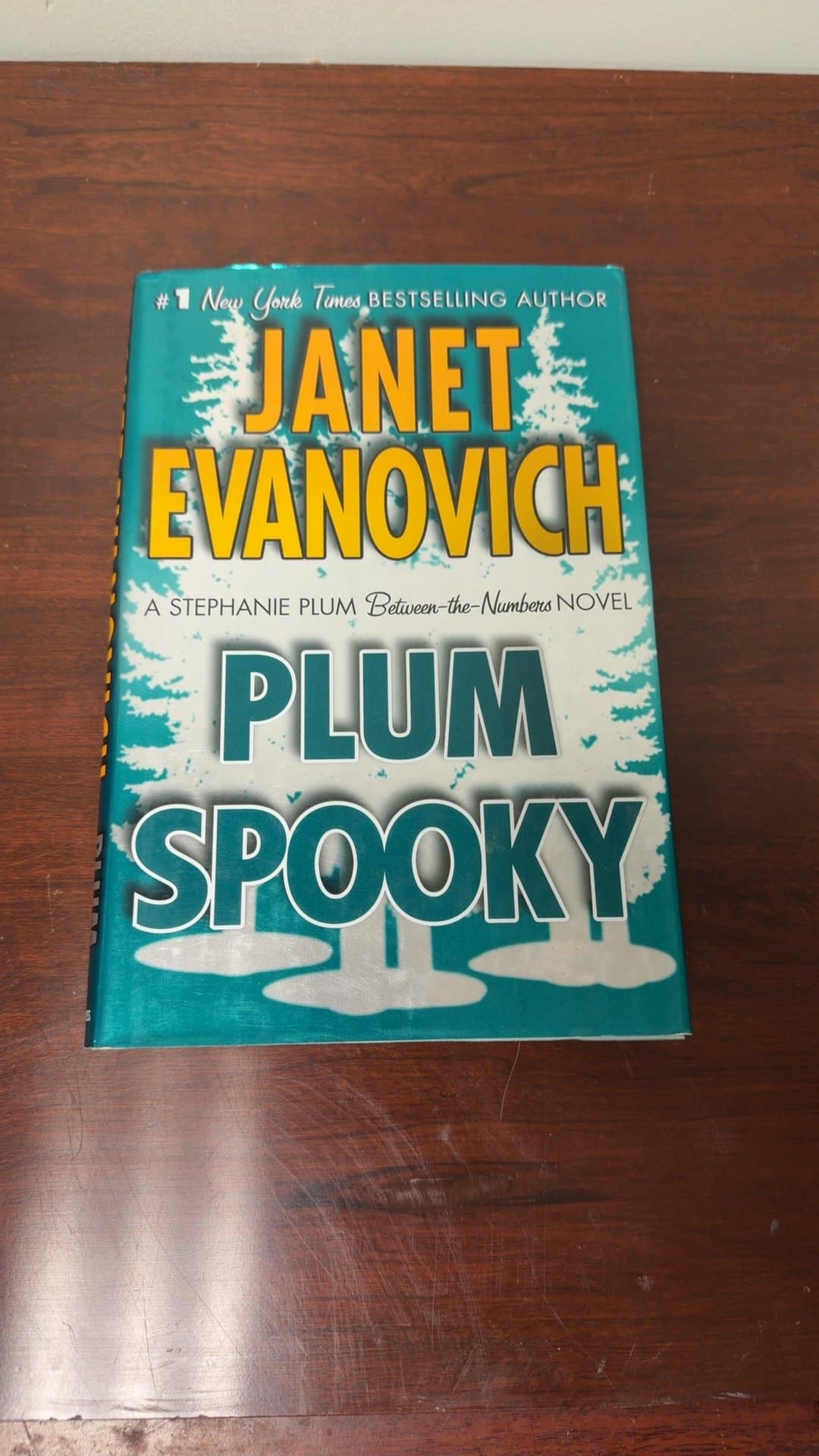 Plum Spooky by Janet Evanovich - First Edition - Image 1