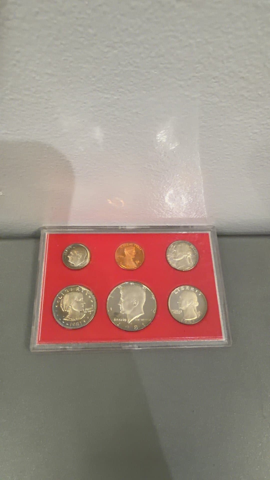 1981 US Proof Coin Set - Image 1