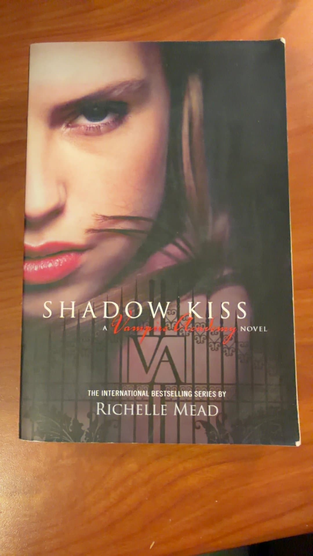 Shadow Kiss: A Vampire Academy Novel by Richelle Mead - Image 1